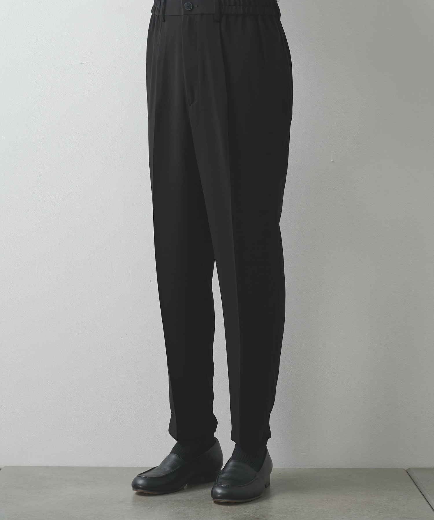 SUMMER ESSENTIAL TAPERED PANTS STUDIOUS