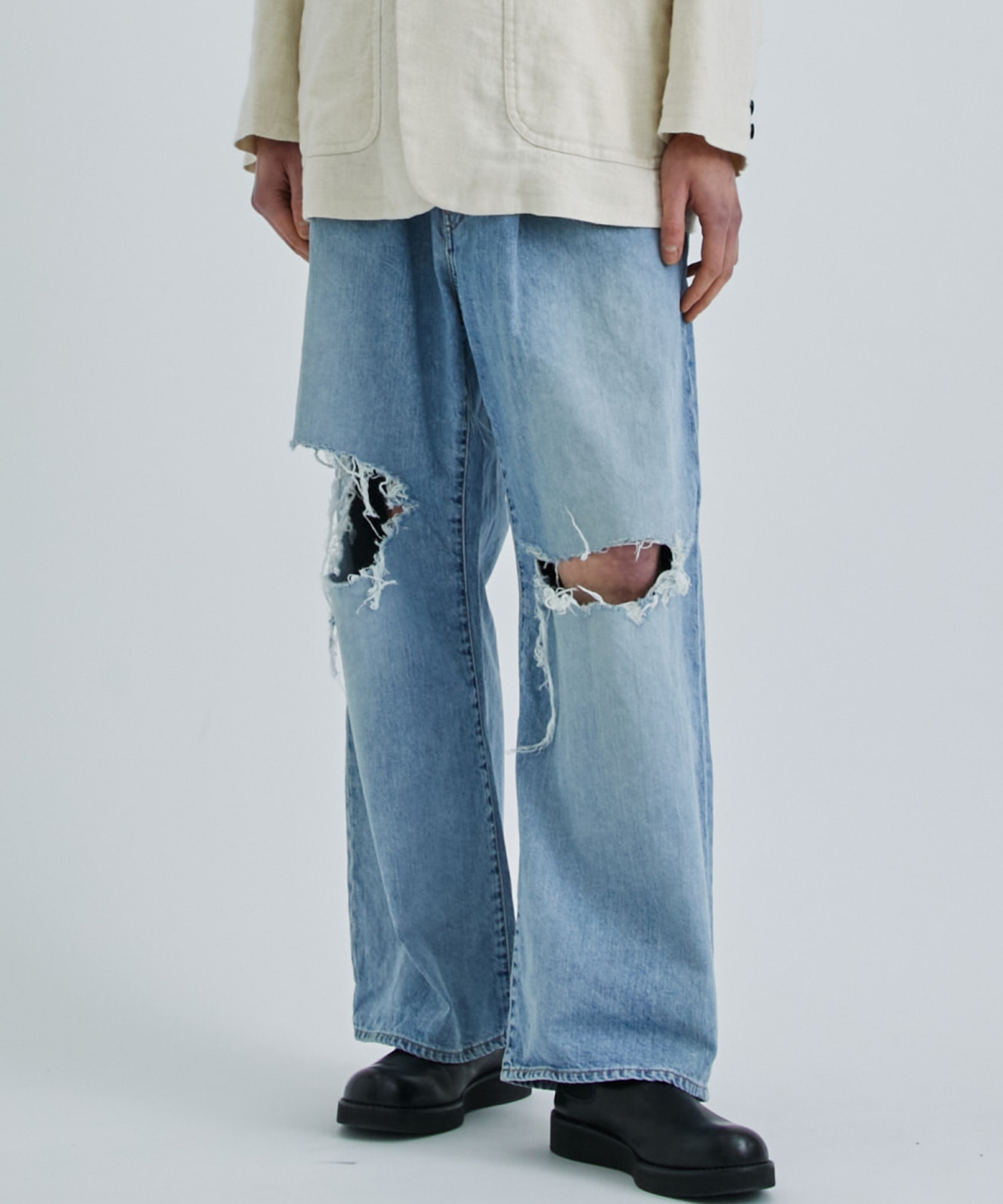 DAMAGE ONE TUCK WIDE STRAIGHT DENIM