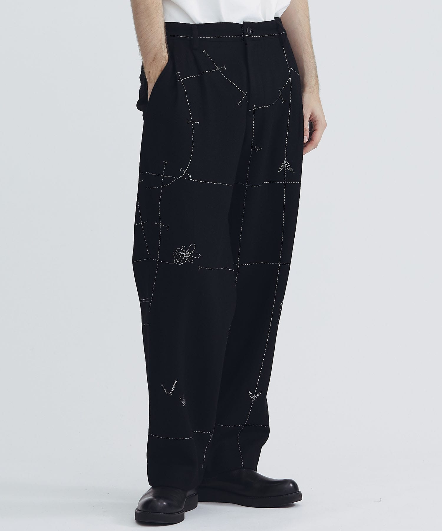 Hand embroidery pants(2 BLACK): KHOKI: MENS｜ STUDIOUS ONLINE公式