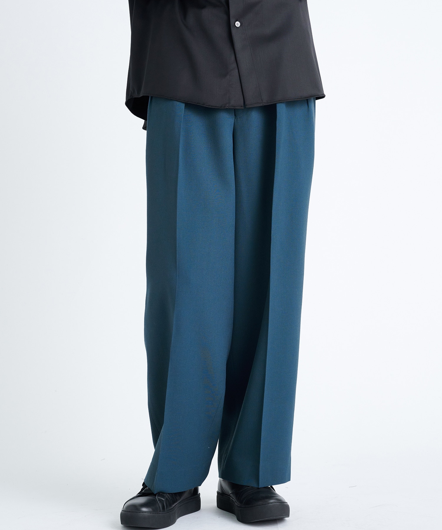 DOUBLE PLEATED TROUSERS｜MARKAWARE