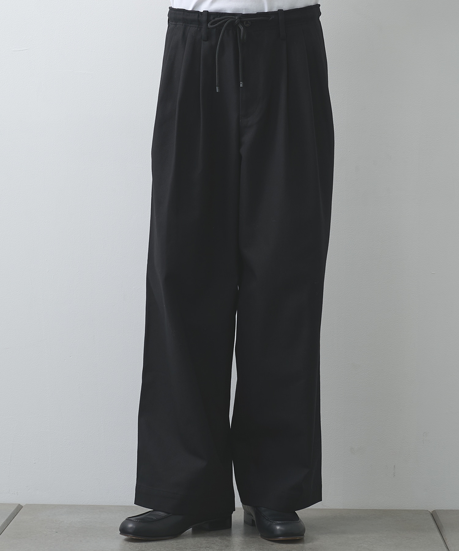 別注 TRIPLE PLEATED EASY TROUSERS｜marka