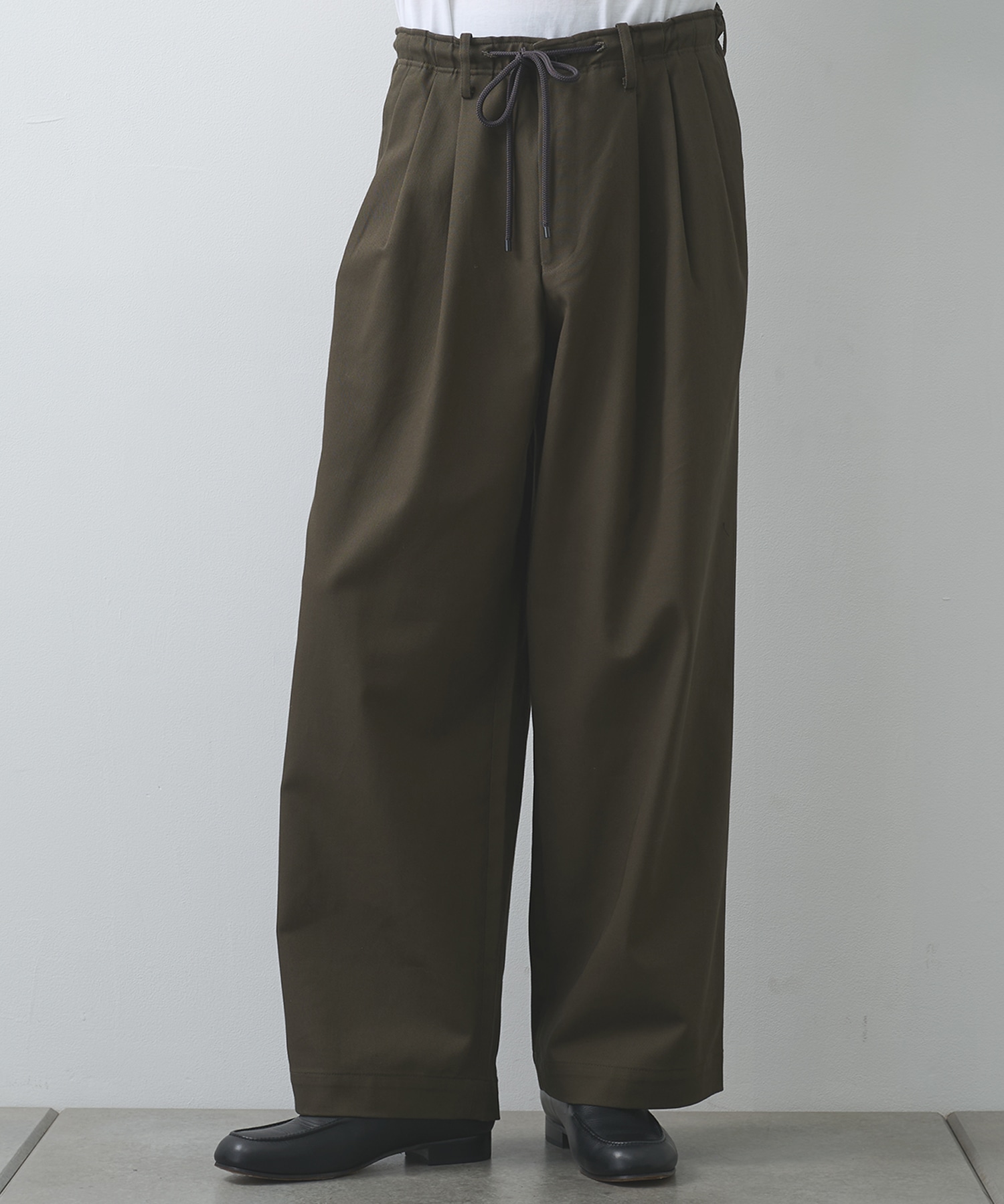 別注 TRIPLE PLEATED EASY TROUSERS｜marka