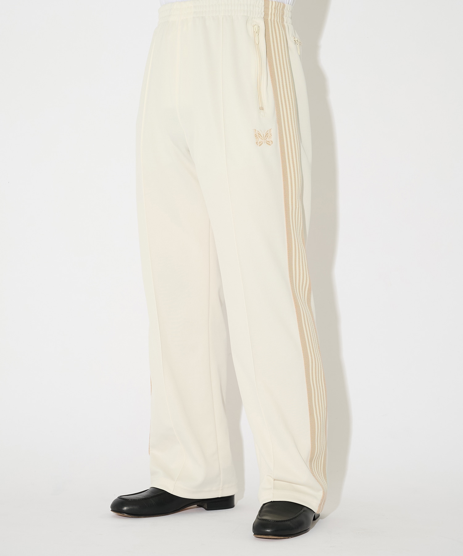OFF WHITE