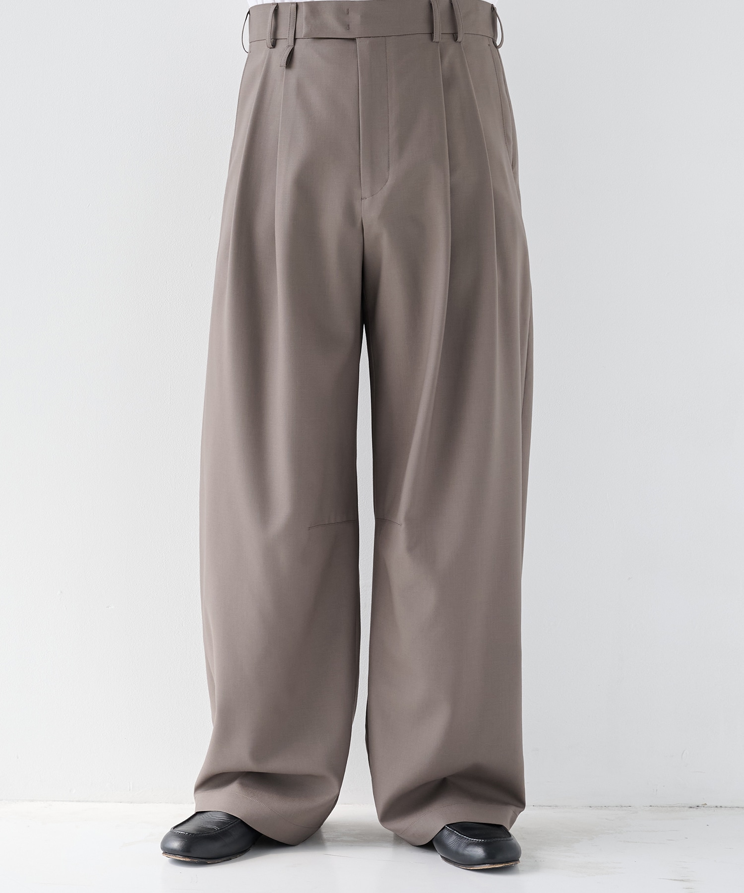 GREY BEIGE