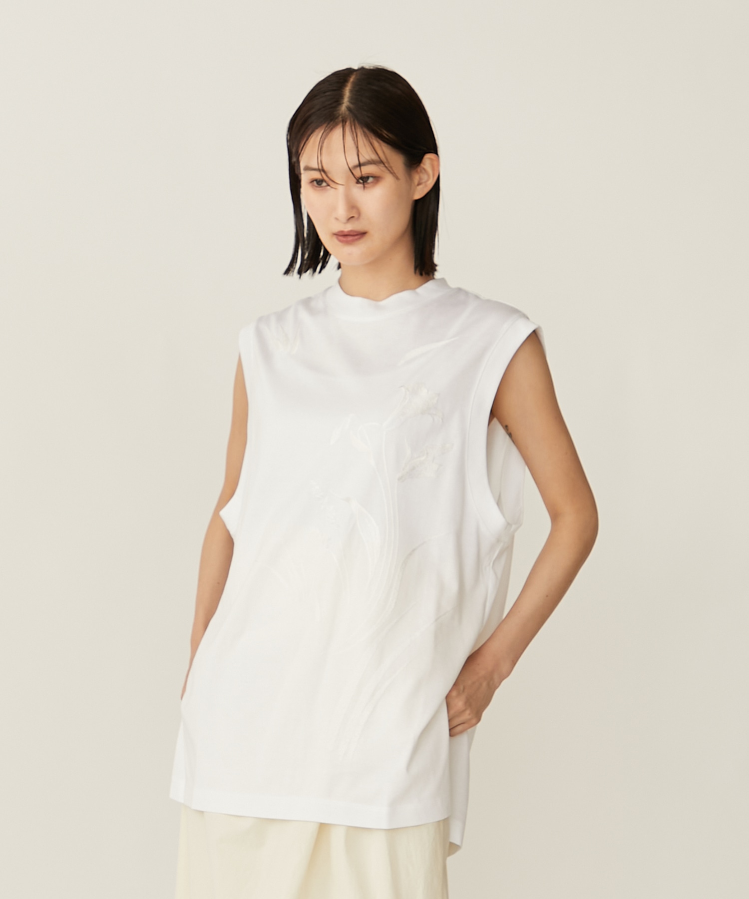 Suvin Cotton Jersey Emboridery Top(2 WHITE): Mame Kurogouchi