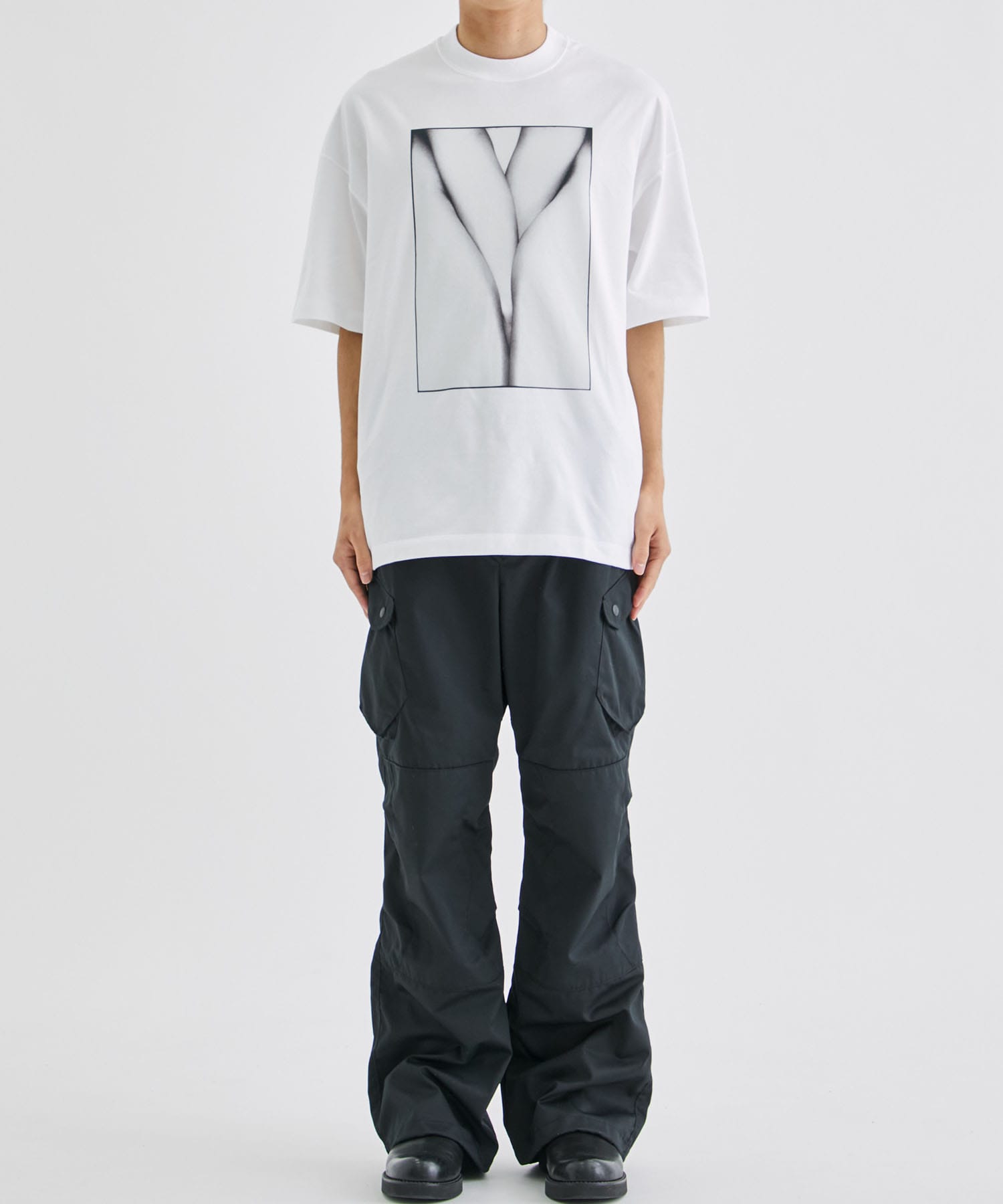 PHOTO DESIGN TEE Embrace B ALMOSTBLACK