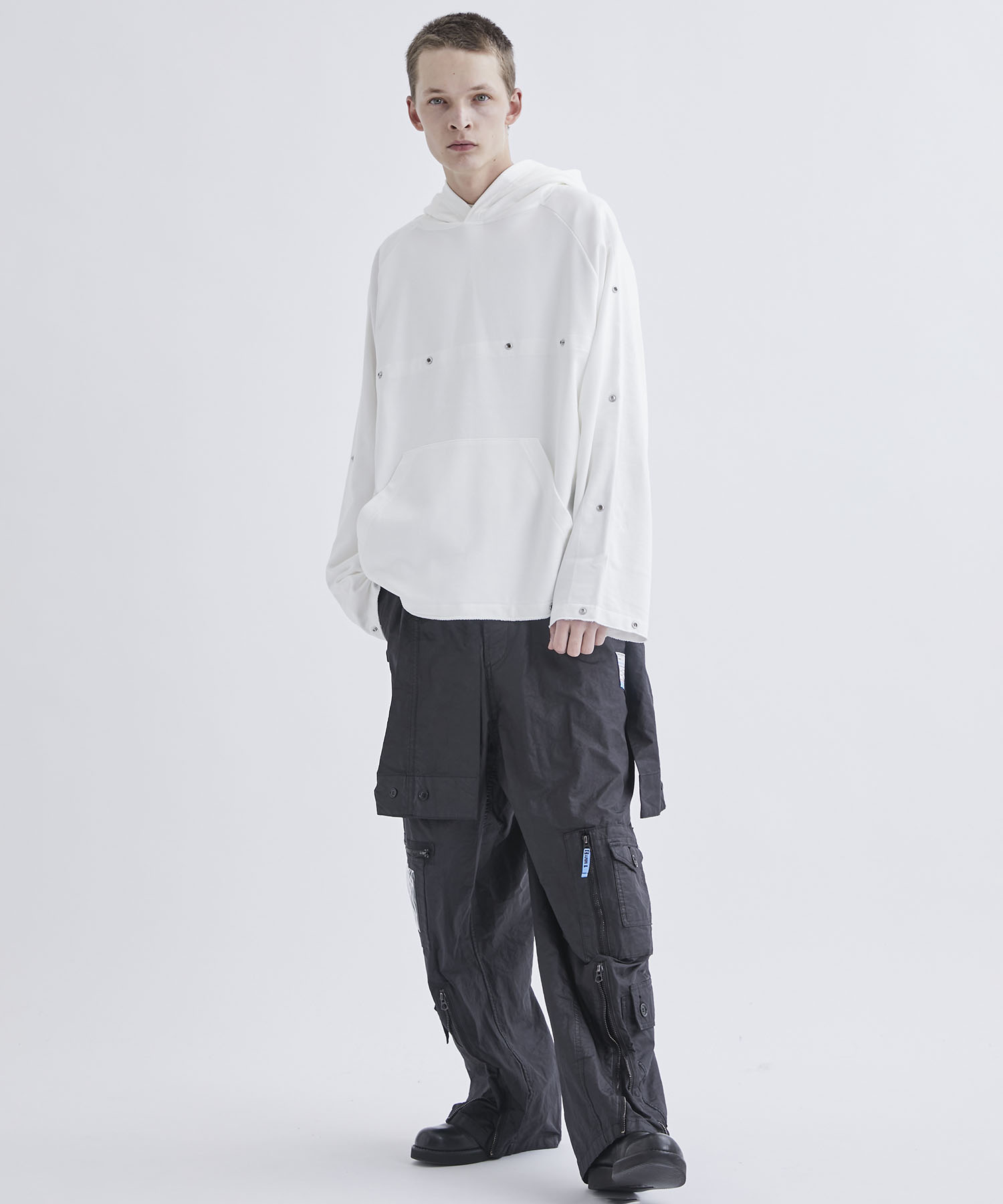 DOT BUTTON ADJUSTMENT SWEAT PARKER ALMOSTBLACK