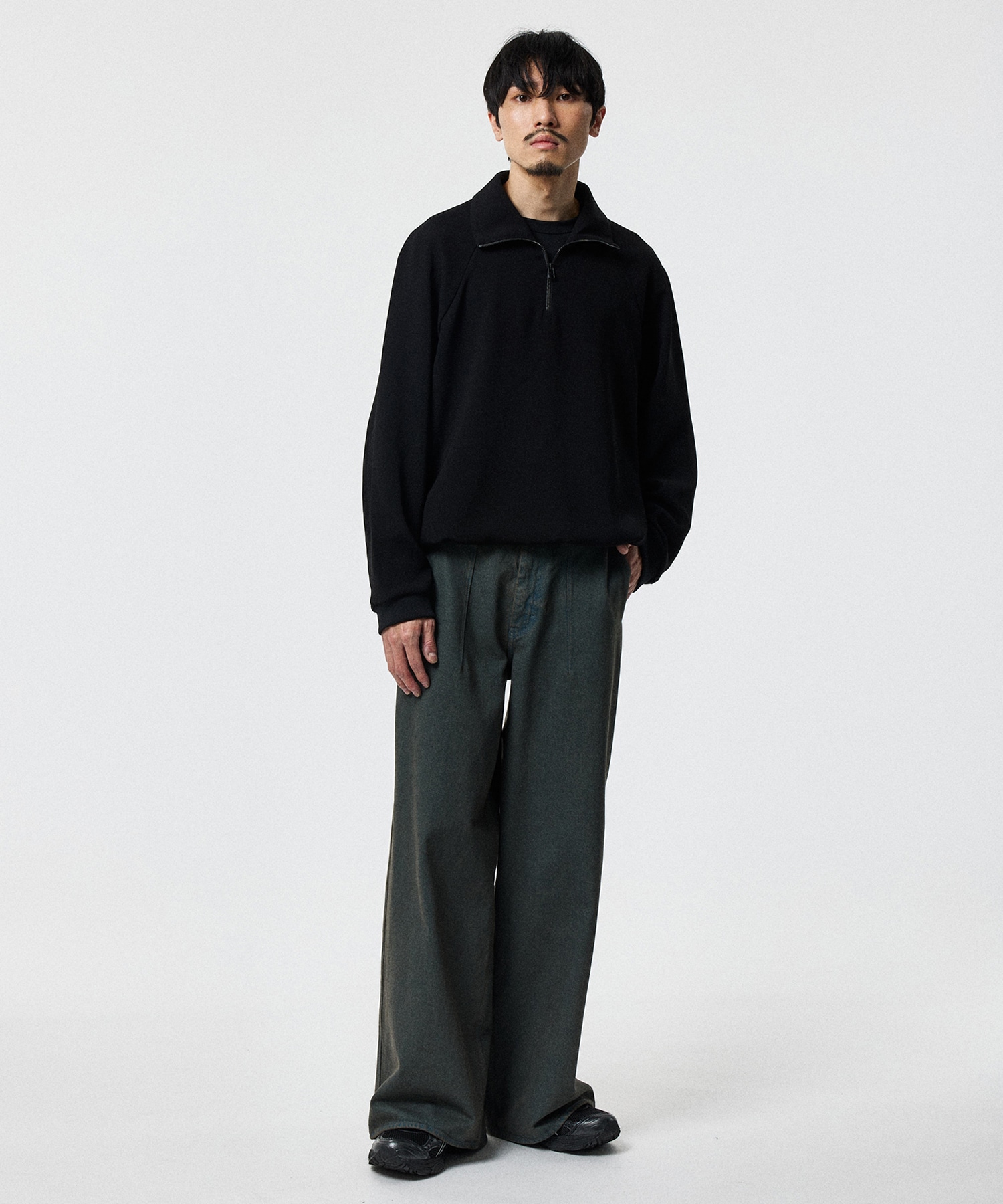ESSENTIAL HALF ZIP SWEAT SHIRTS STUDIOUS