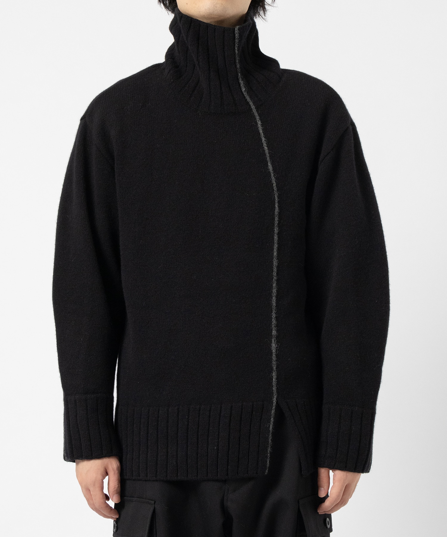 Turtle Neck Knit UJOH HOMME