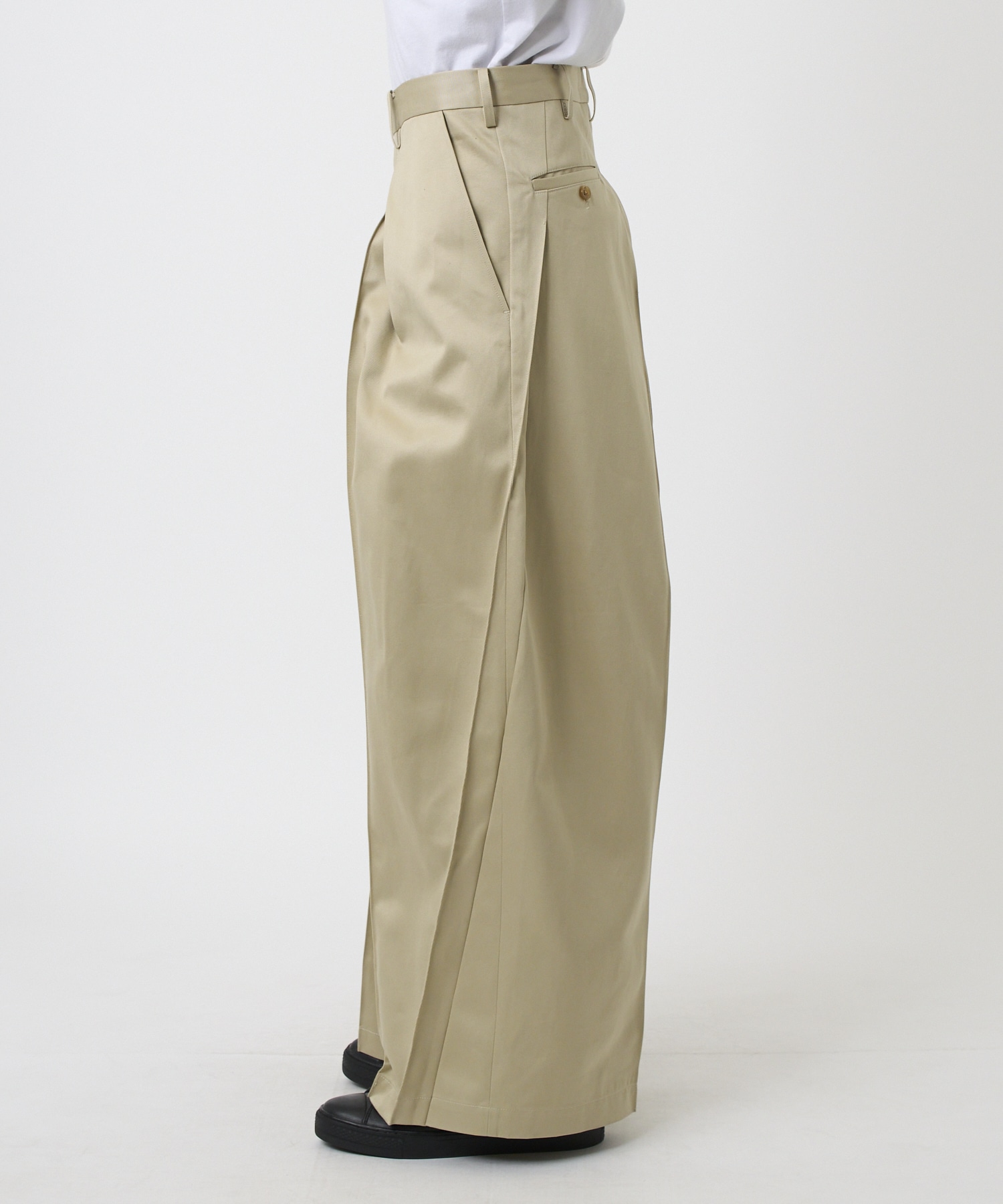 Pleat-design pants KHOKI