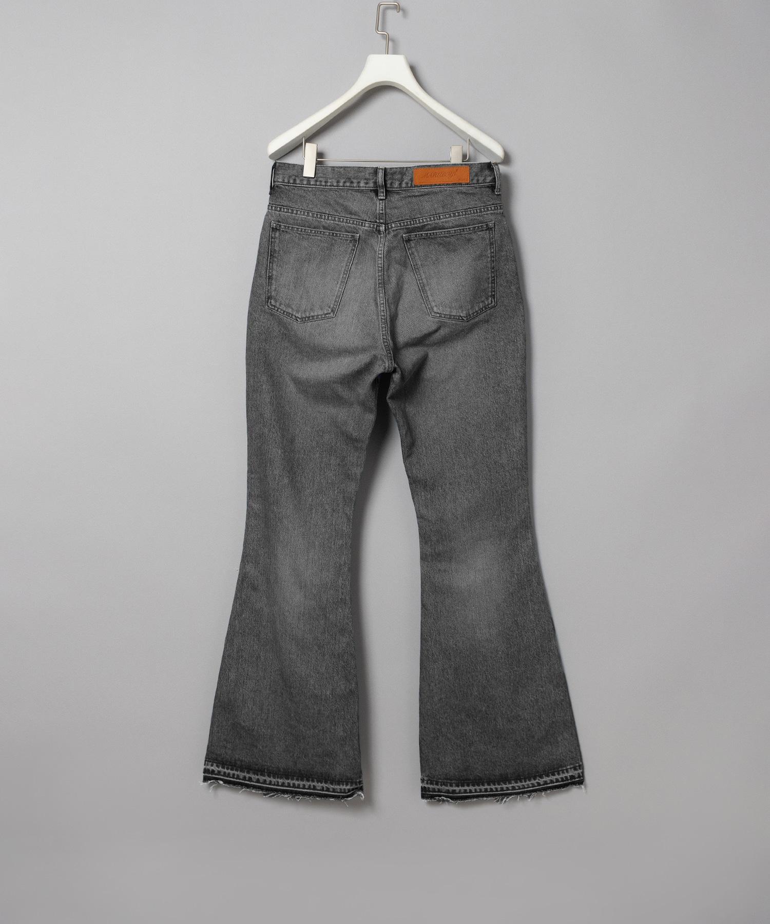 MASU BOYS EMBLEM BELL-BUTTOM JEANS MASU