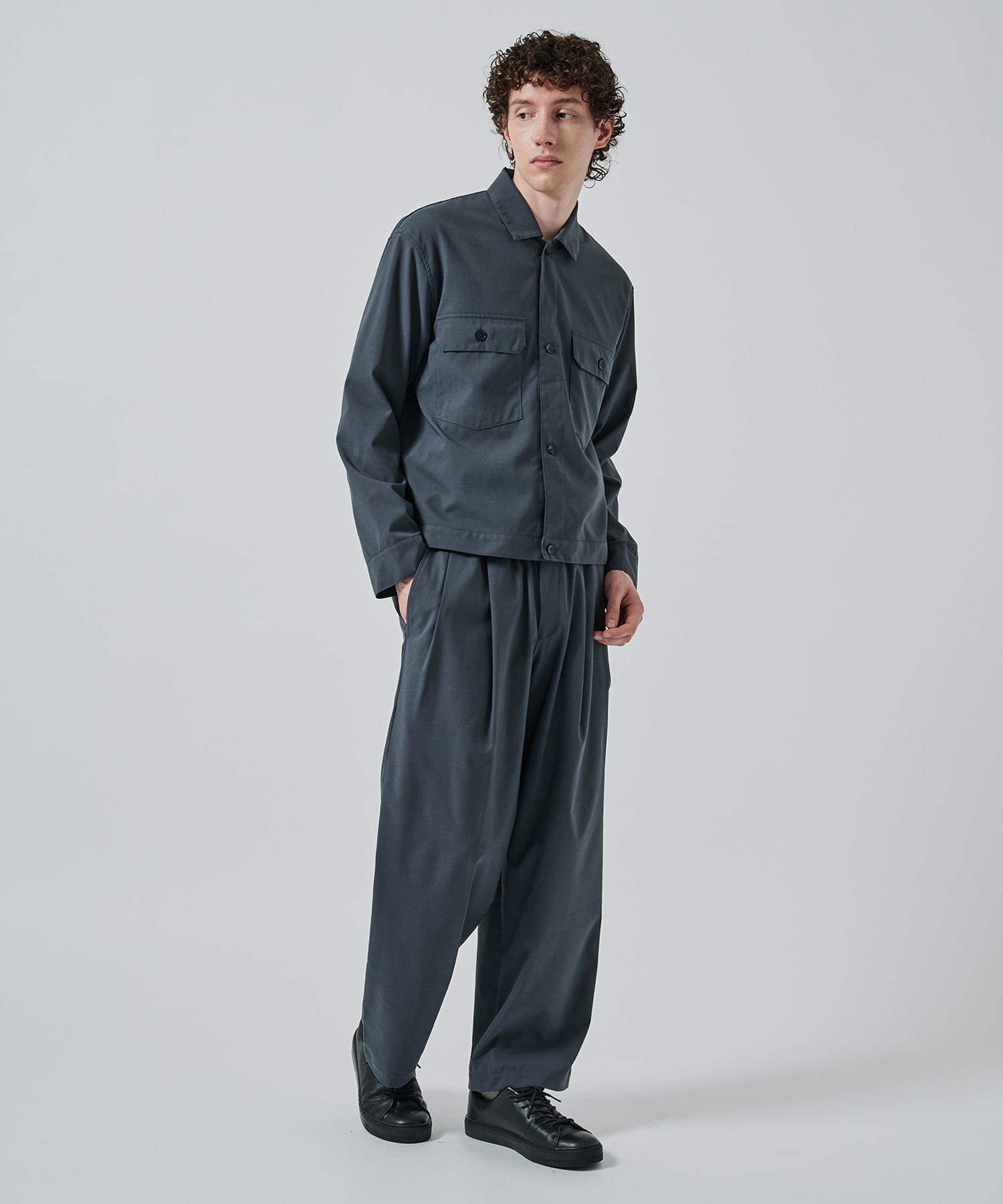 〈別注〉TWO TUCK EASY TROUSERS MARKAWARE/marka