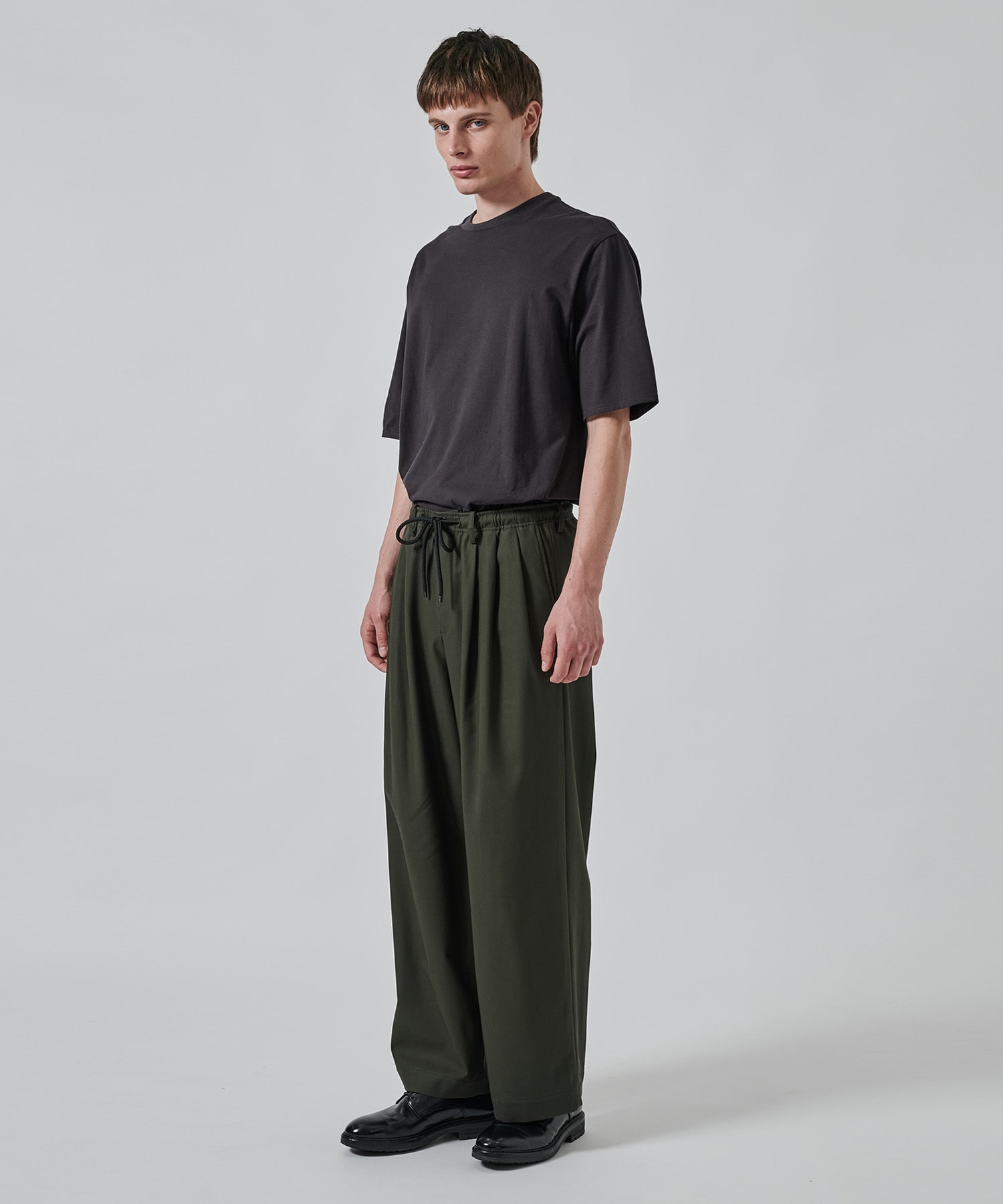 〈別注〉TRIPLE PLEATED WIDE TROUSERS MARKAWARE/marka