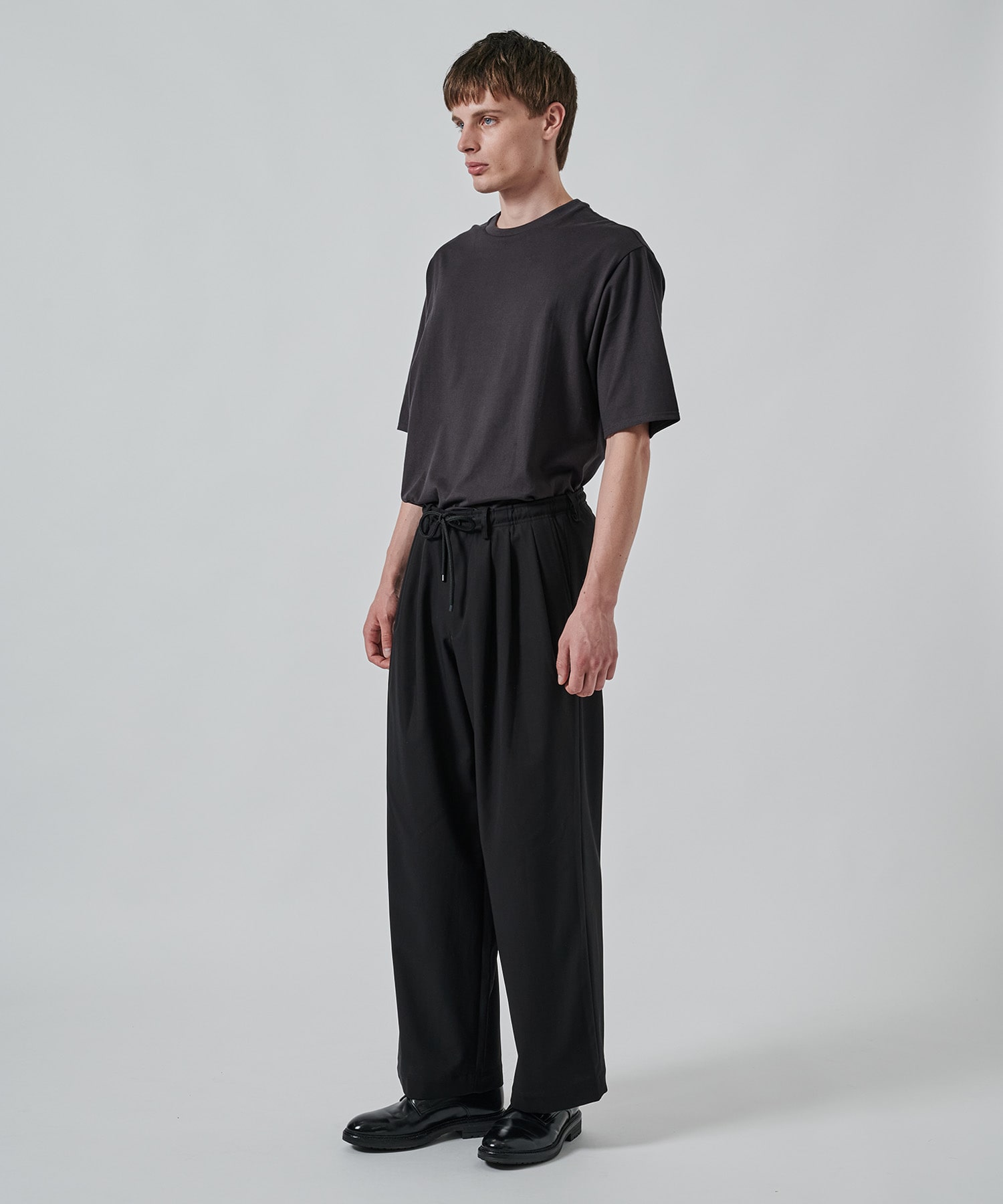 〈別注〉TRIPLE PLEATED WIDE TROUSERS MARKAWARE/marka