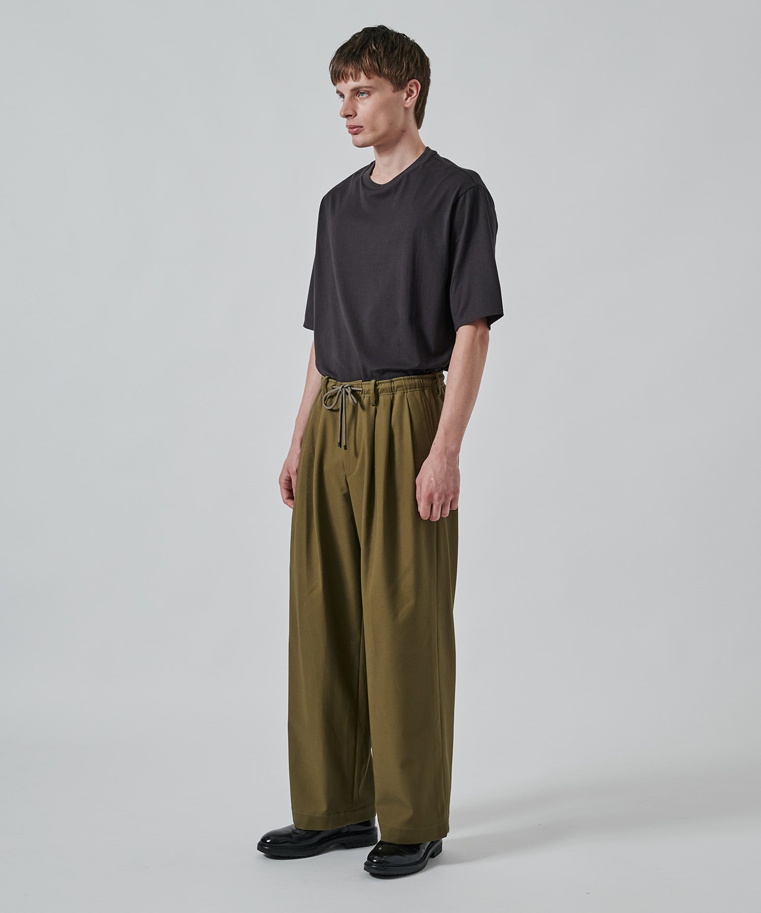 〈別注〉TRIPLE PLEATED WIDE TROUSERS MARKAWARE/marka