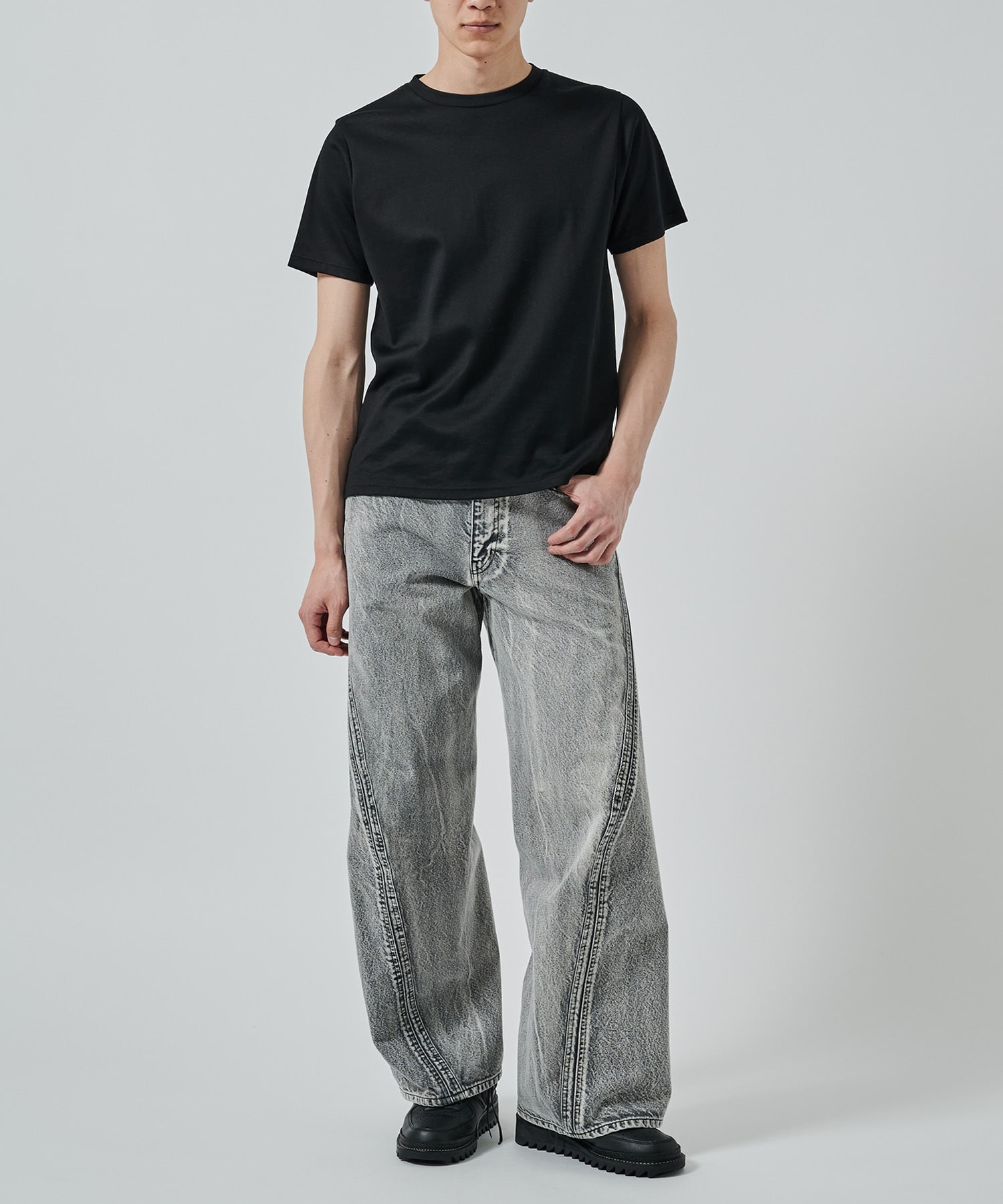 〈別注〉3D TWISTED WIDE LEG JEANS - BLEACHED NVRFRGT