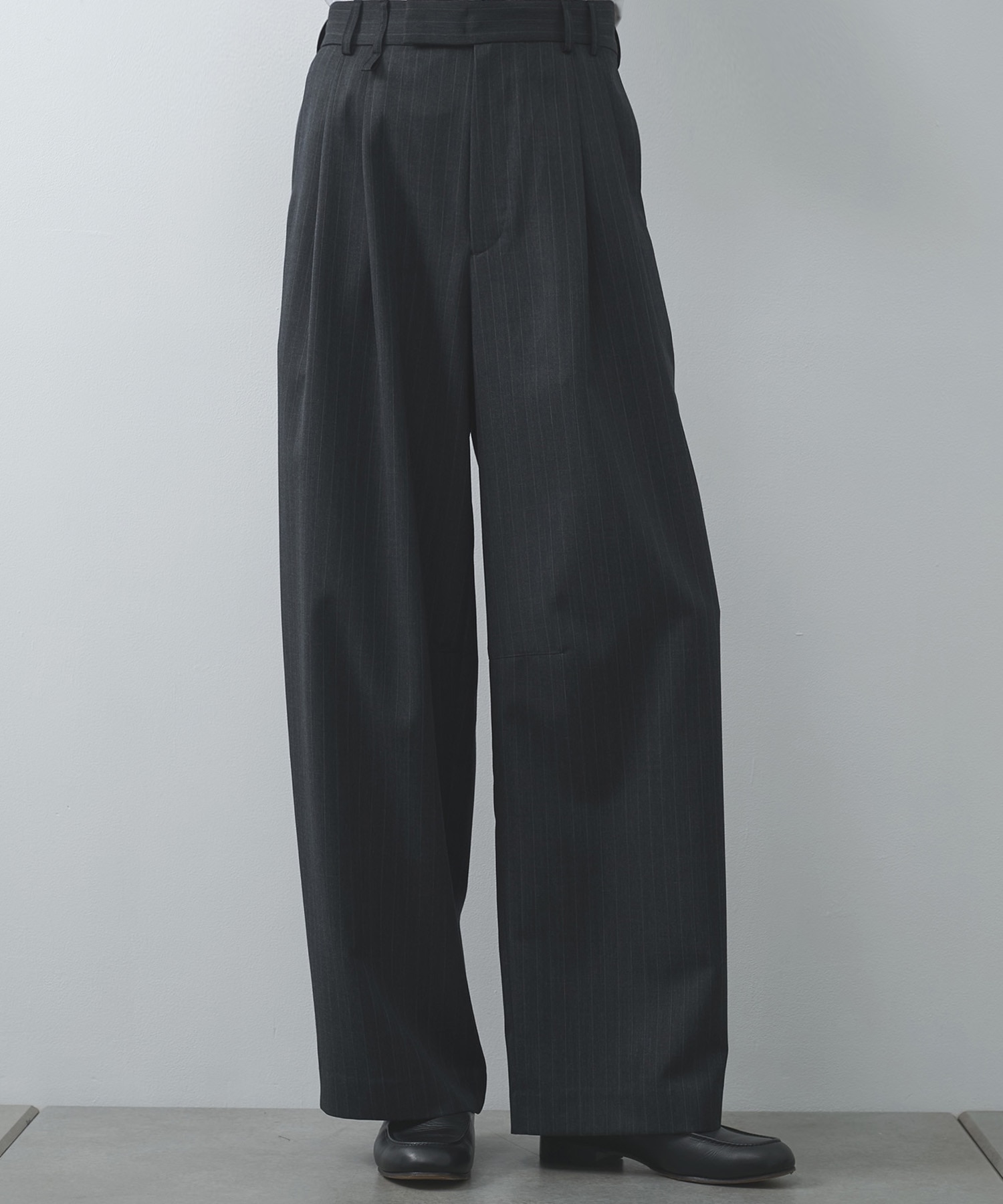 2Tuck Curve Slacks STUDIOUS