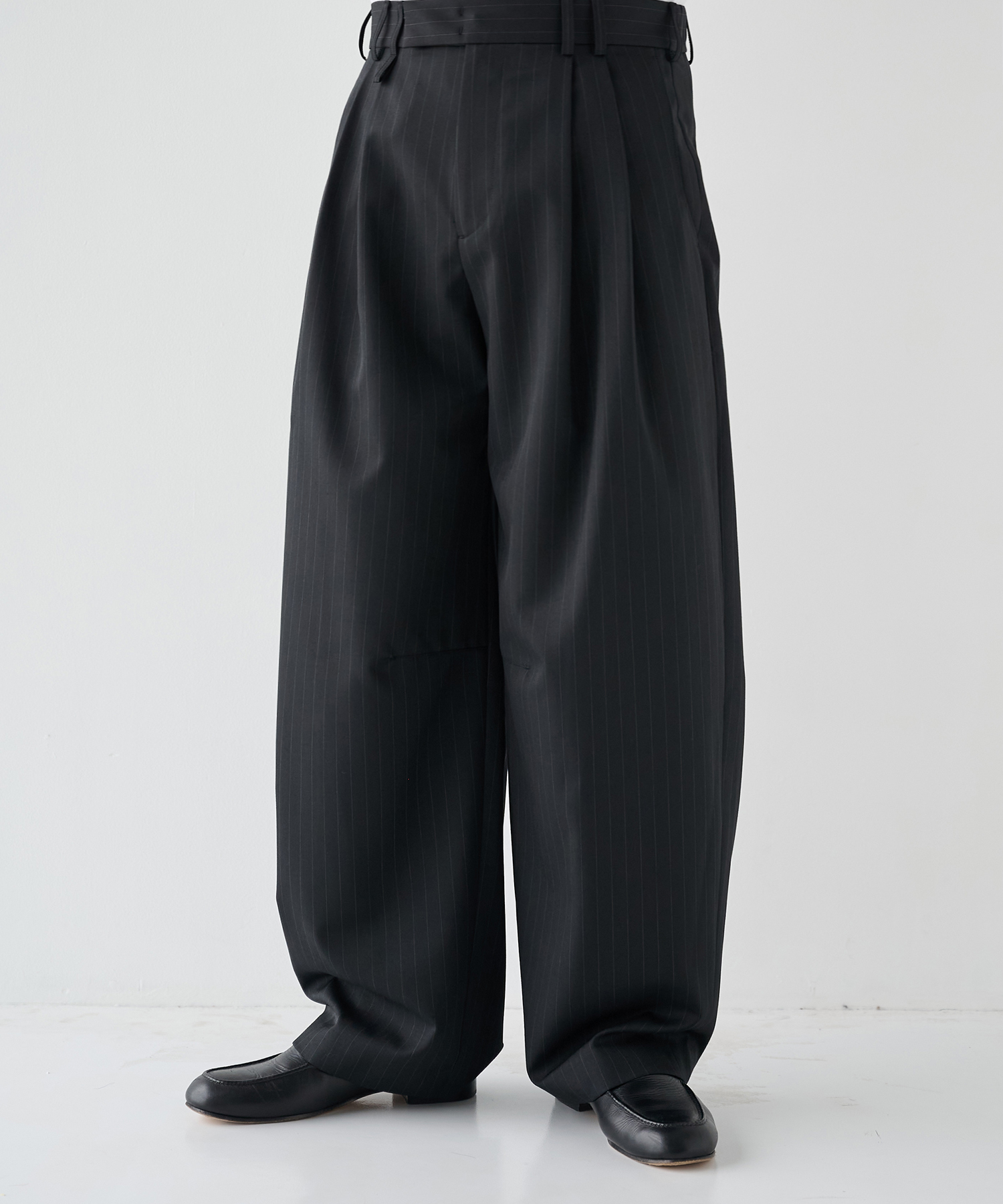 2Tuck Curve Slacks STUDIOUS