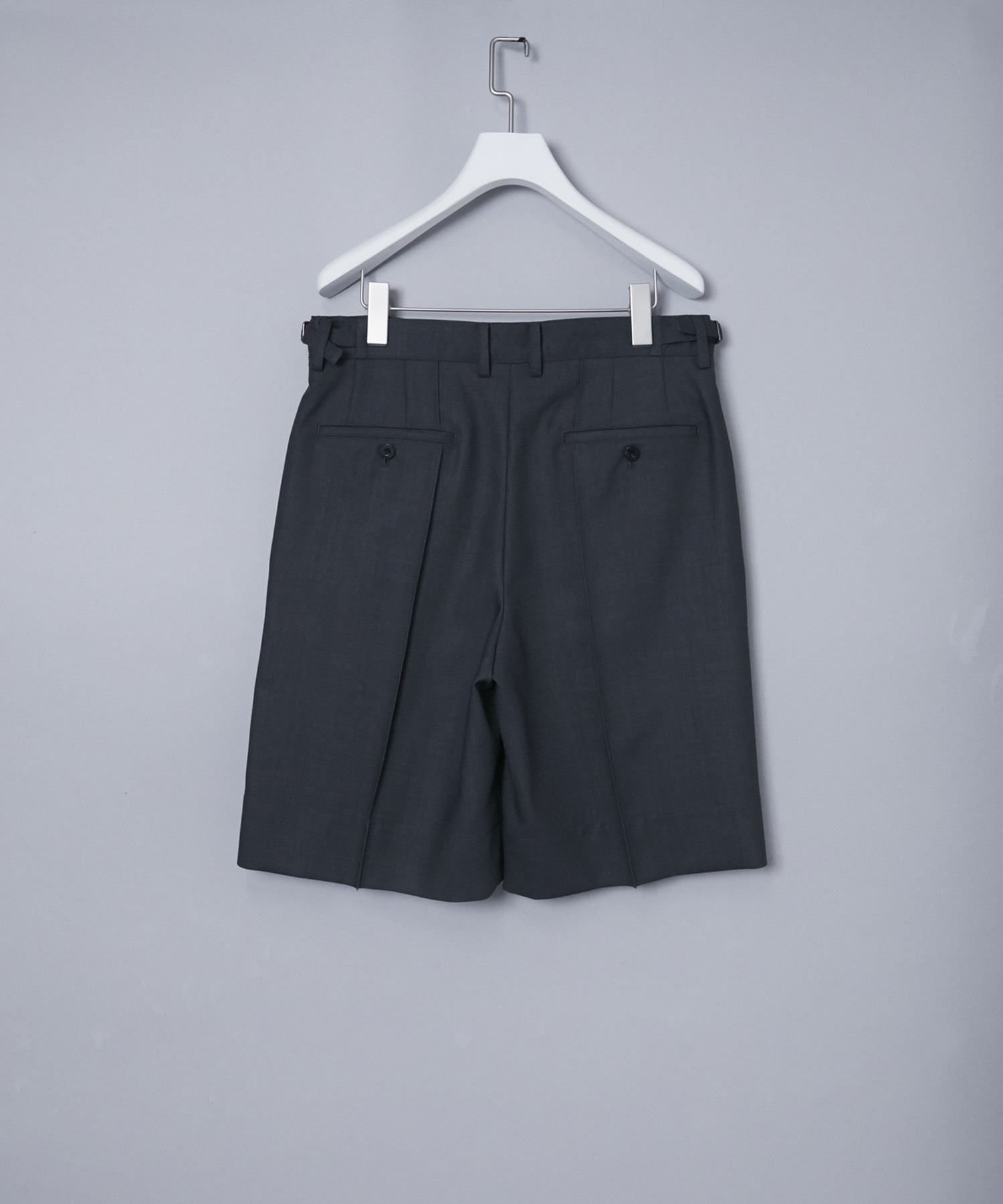 ONE TUCKS SHORTS IRENISA