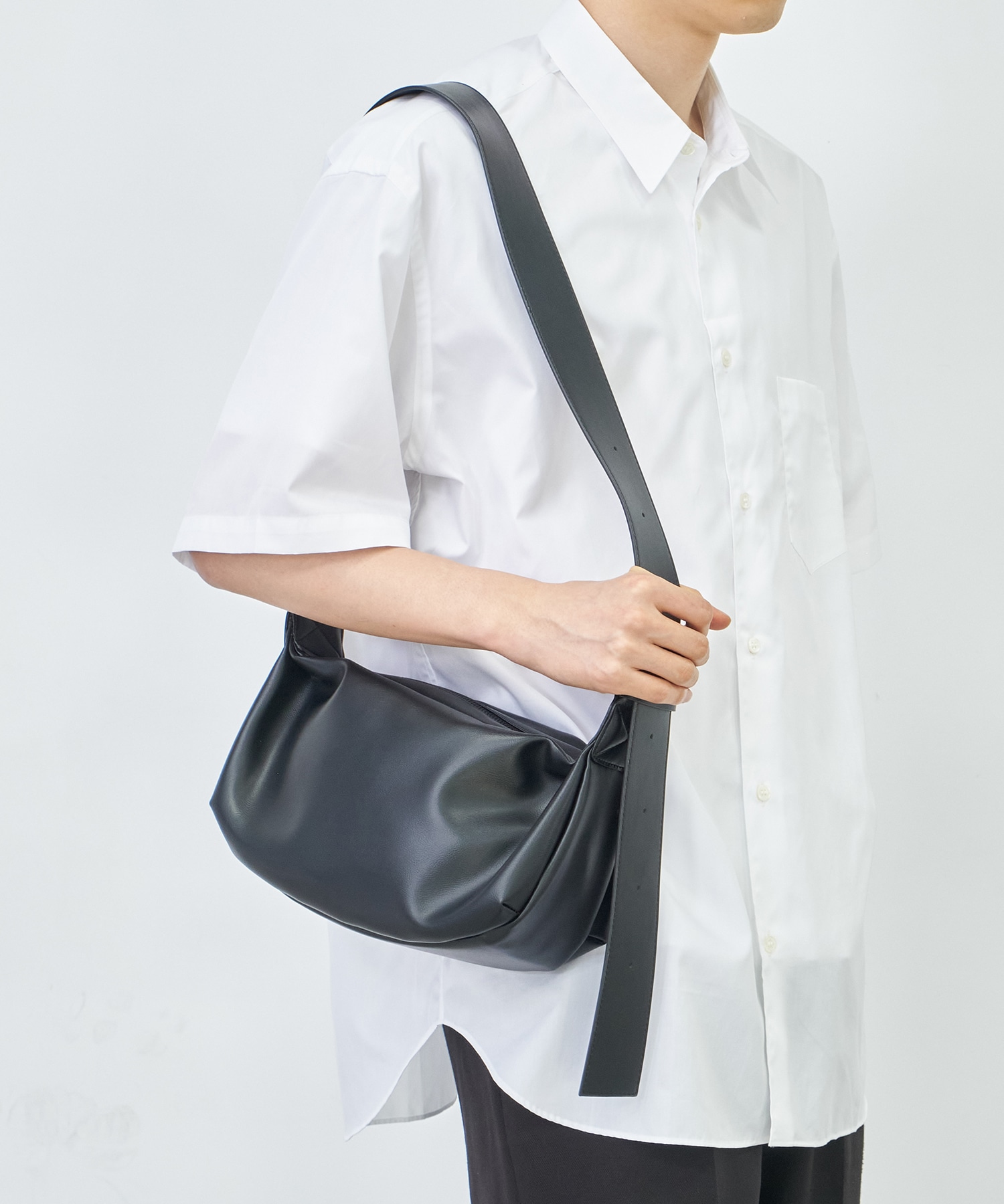 HARF MOON SHOULDER BAG - Medium STUDIOUS