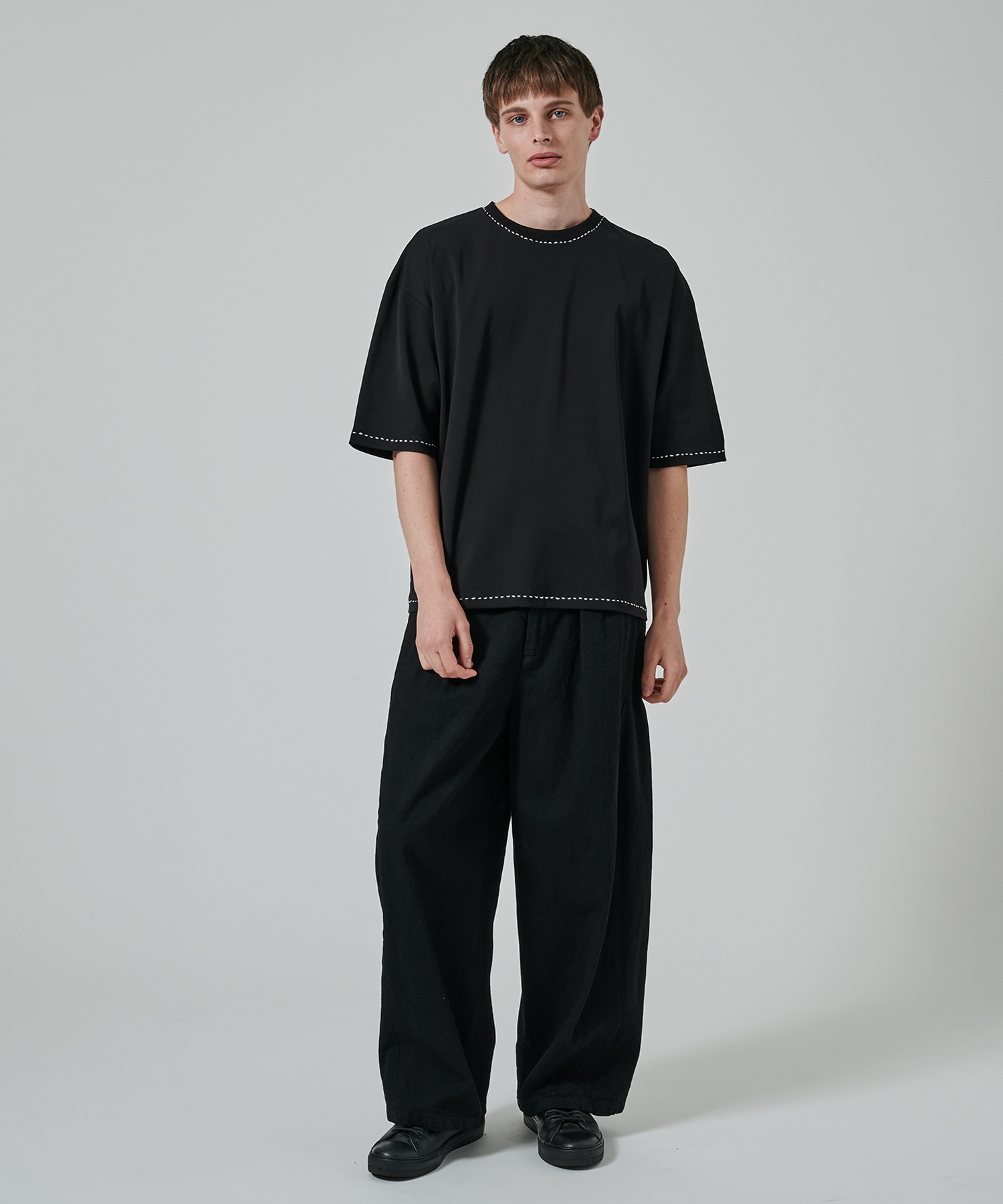 HAND STITCH TEE STUDIOUS
