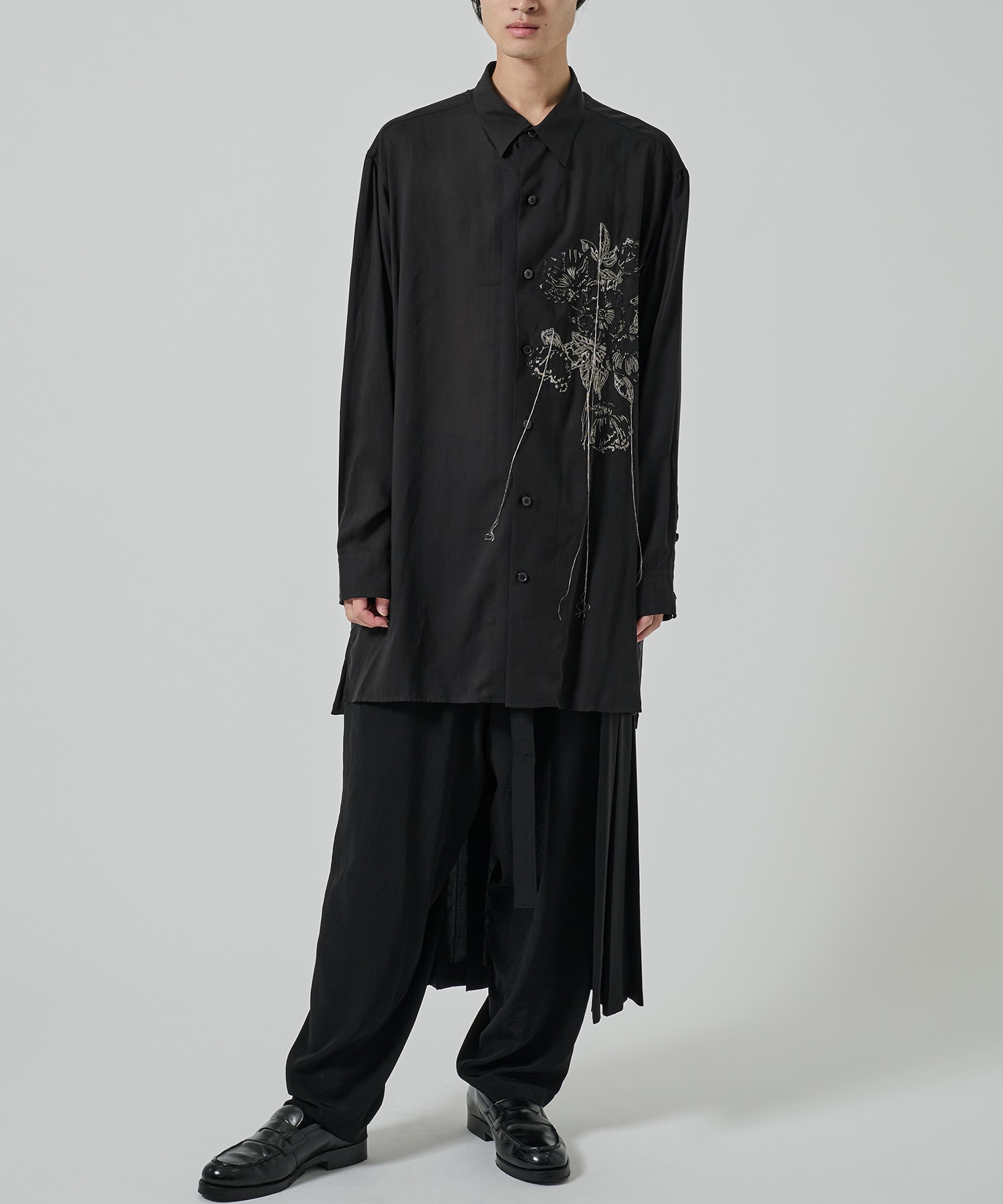 FLOWER STITCH SIDE GATHER SHIRT GroundY