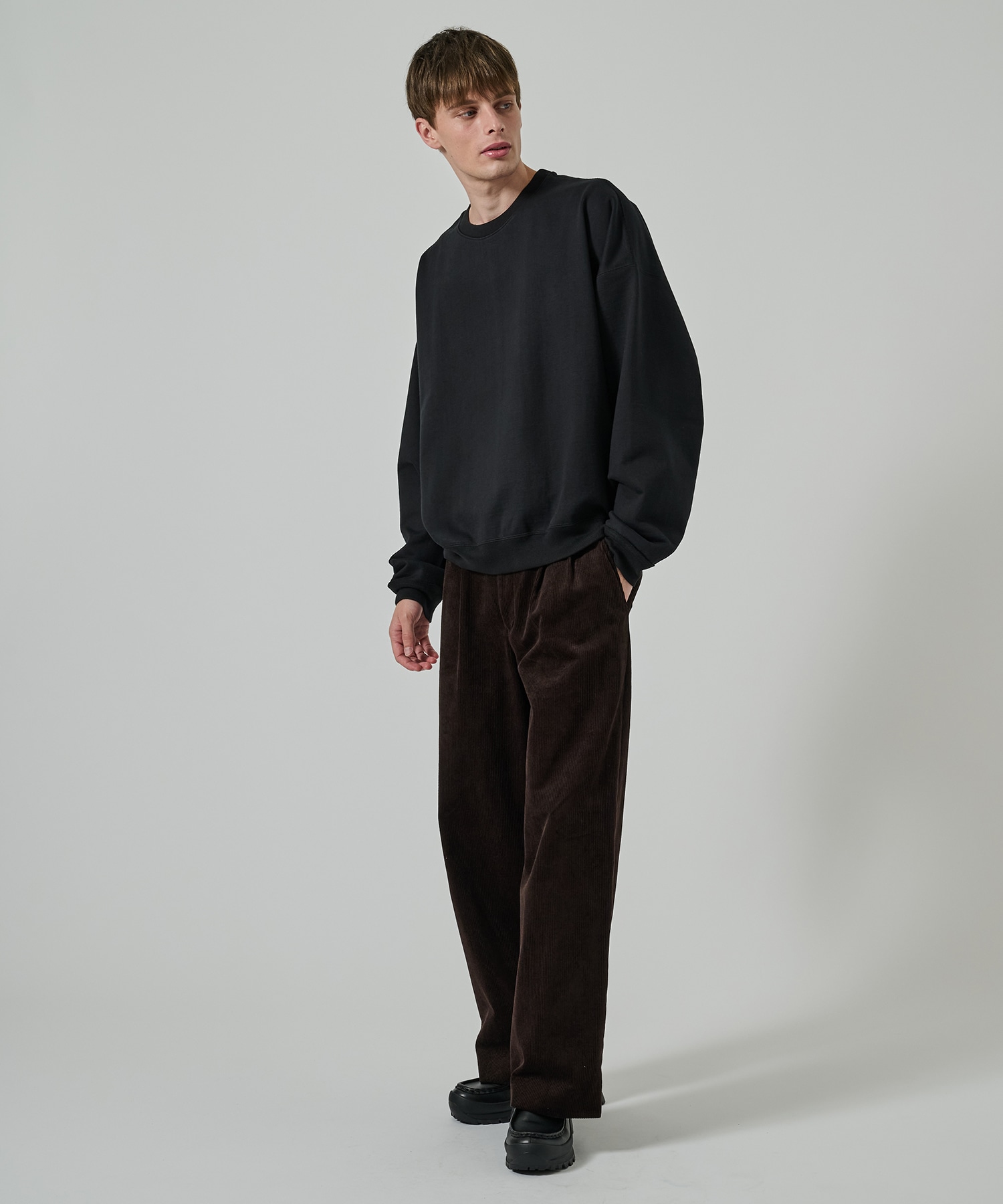 HUGE SWEAT SHORT MARKAWARE/marka
