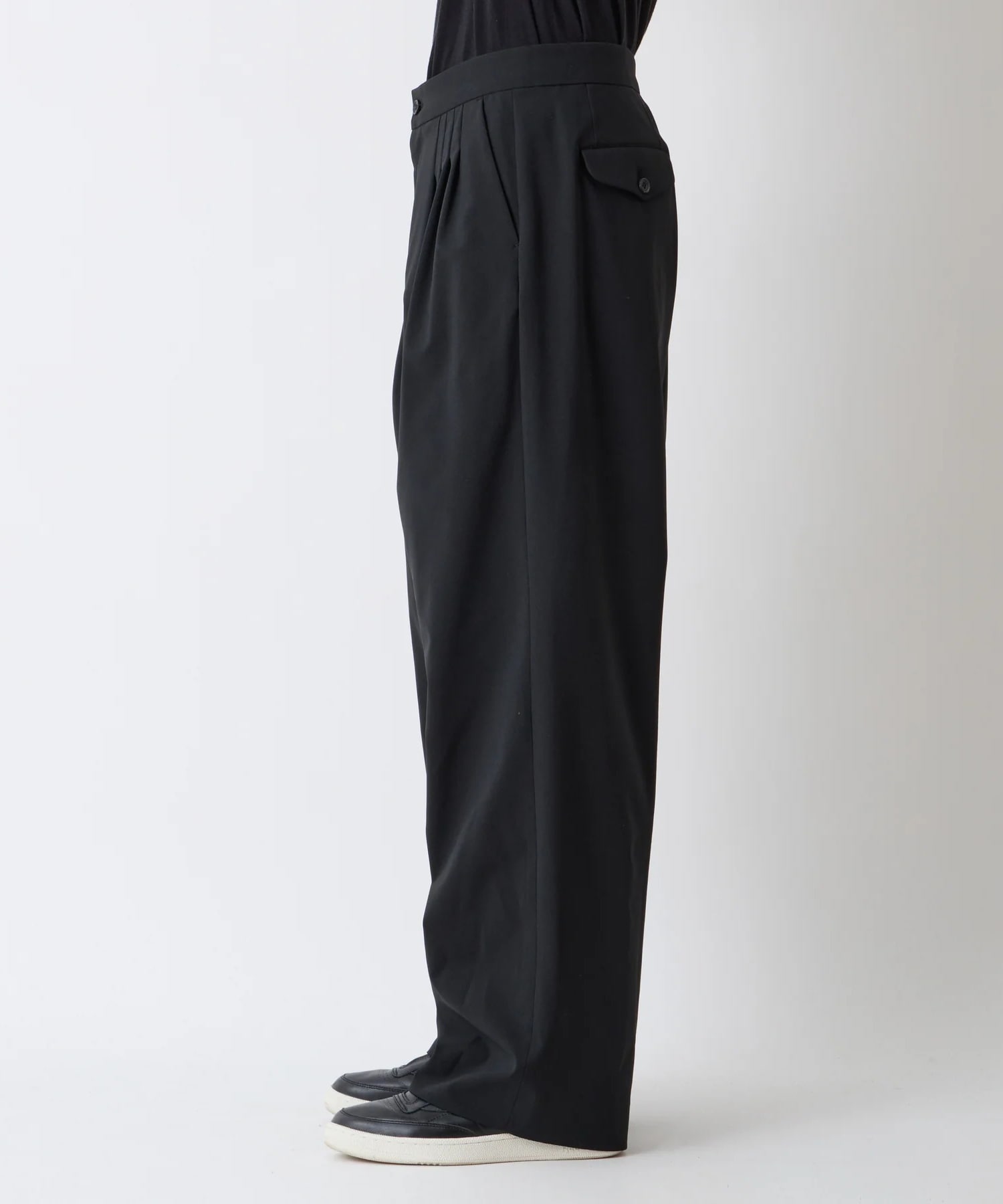 SOLOTEX 4 TUCK WIDE PANTS White Mountaineering