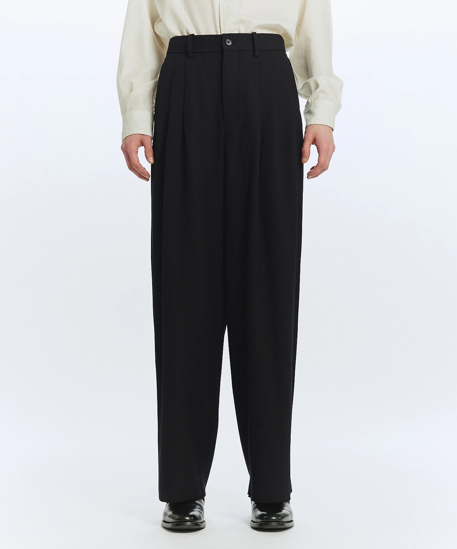TRIPLE PLEATED WIDE TROUSERS MARKAWARE/marka