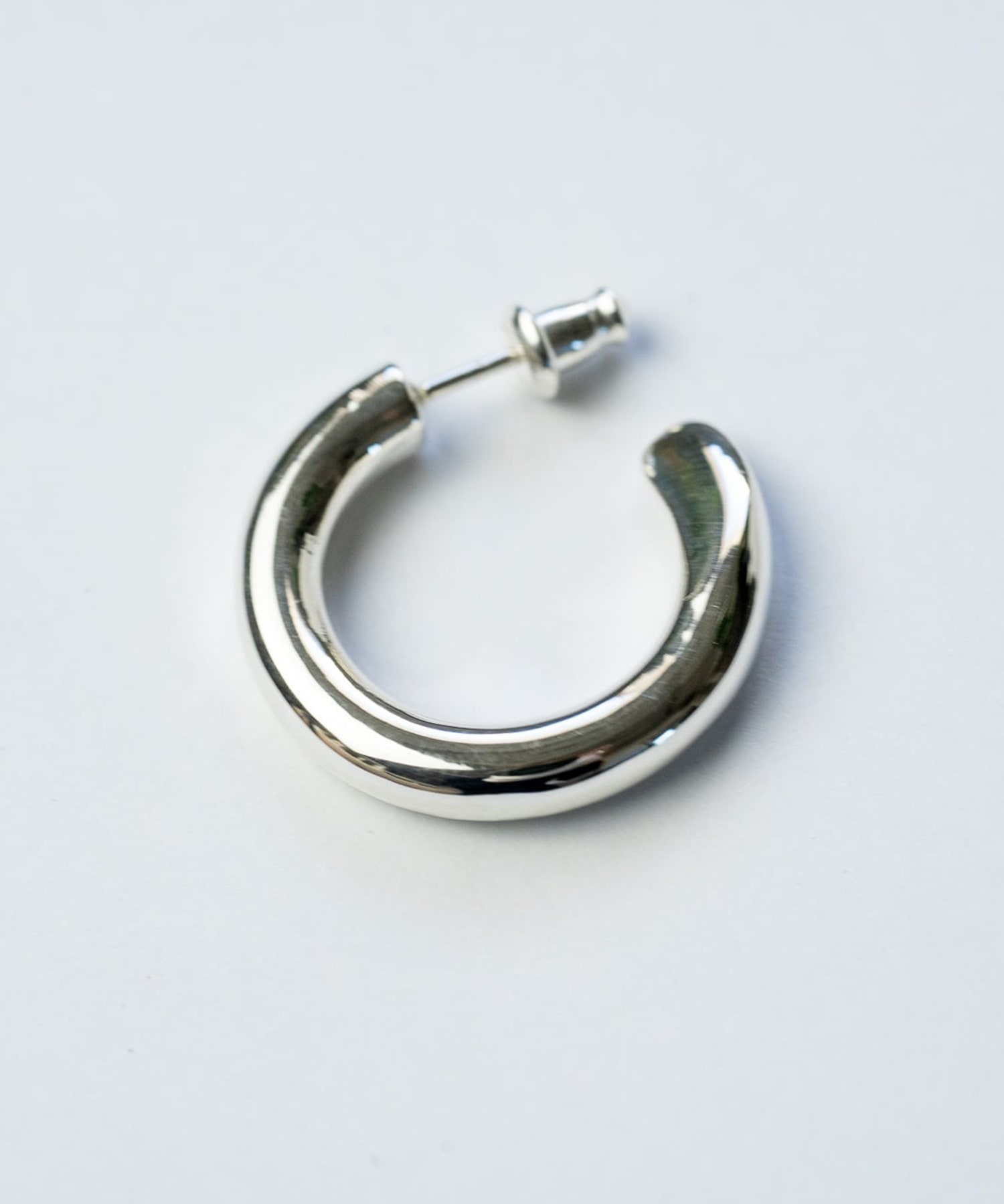 PI-005 Round earring (Large) 線径 4.5mm　(左耳用) WAKAN SILVER SMITH