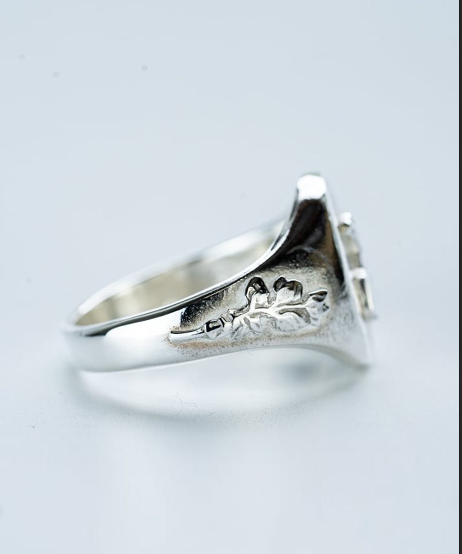 R-088 Oval signet ring olive (SV Eagle) WAKAN SILVER SMITH