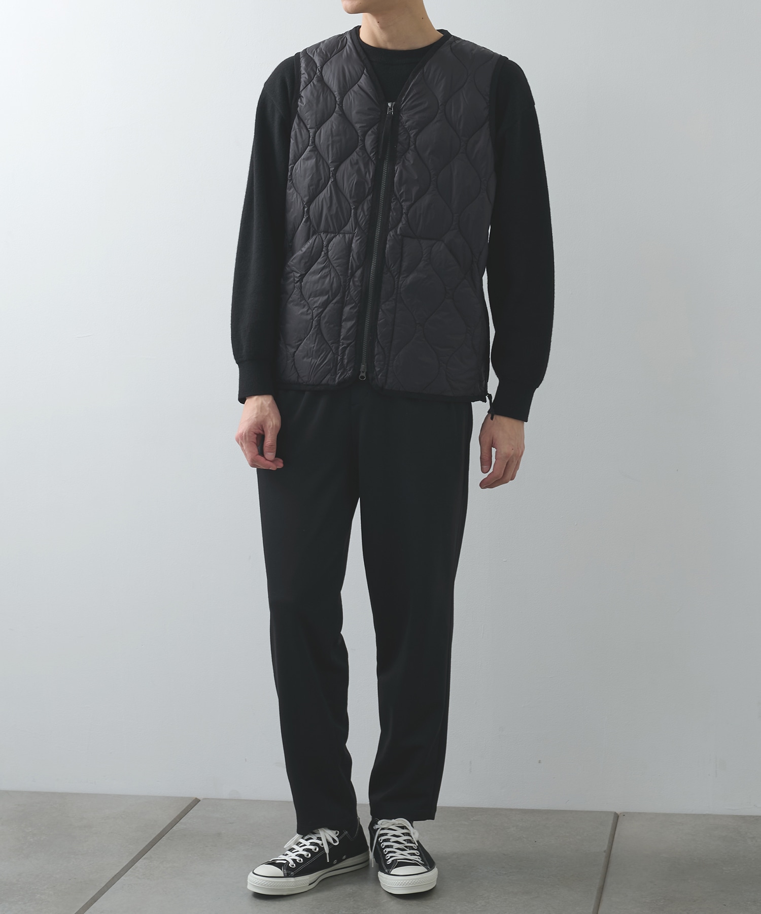 MILITARY V NECK W-ZIP DOWN VEST TAION