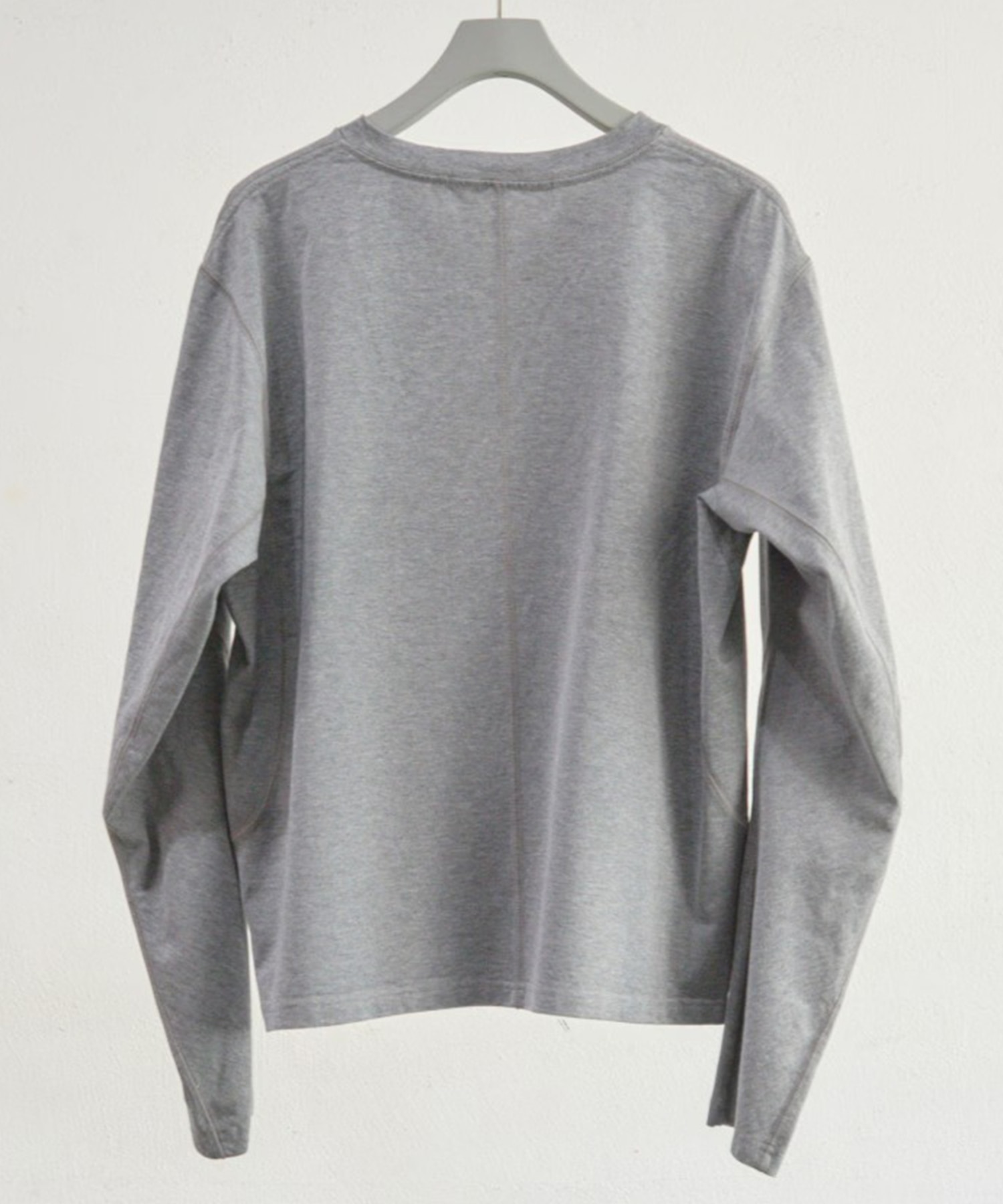 PANELLED V-NECK LONG SLEEVE T-SHIRT NVRFRGT
