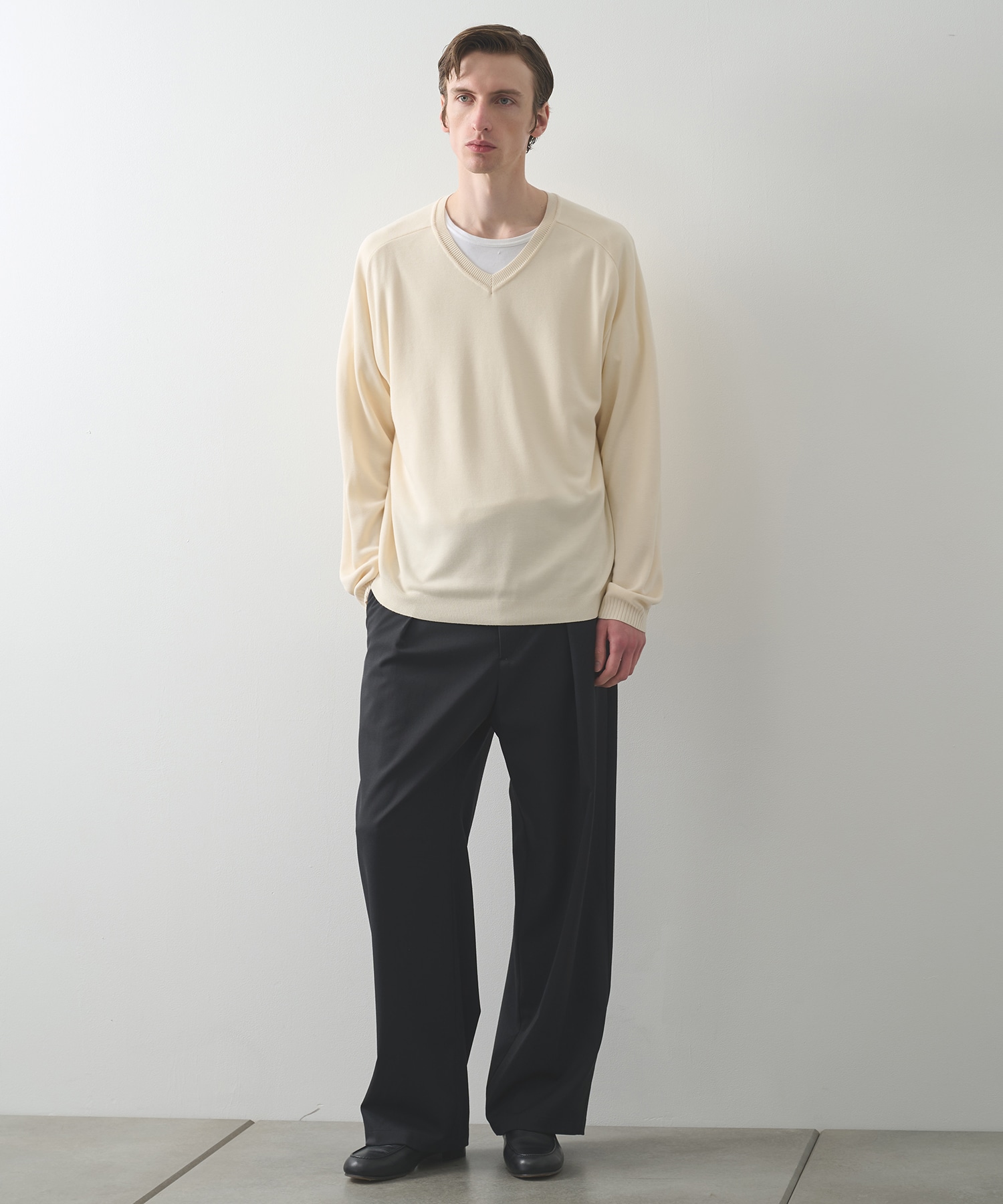 Smooth Silky V neck Knit STUDIOUS