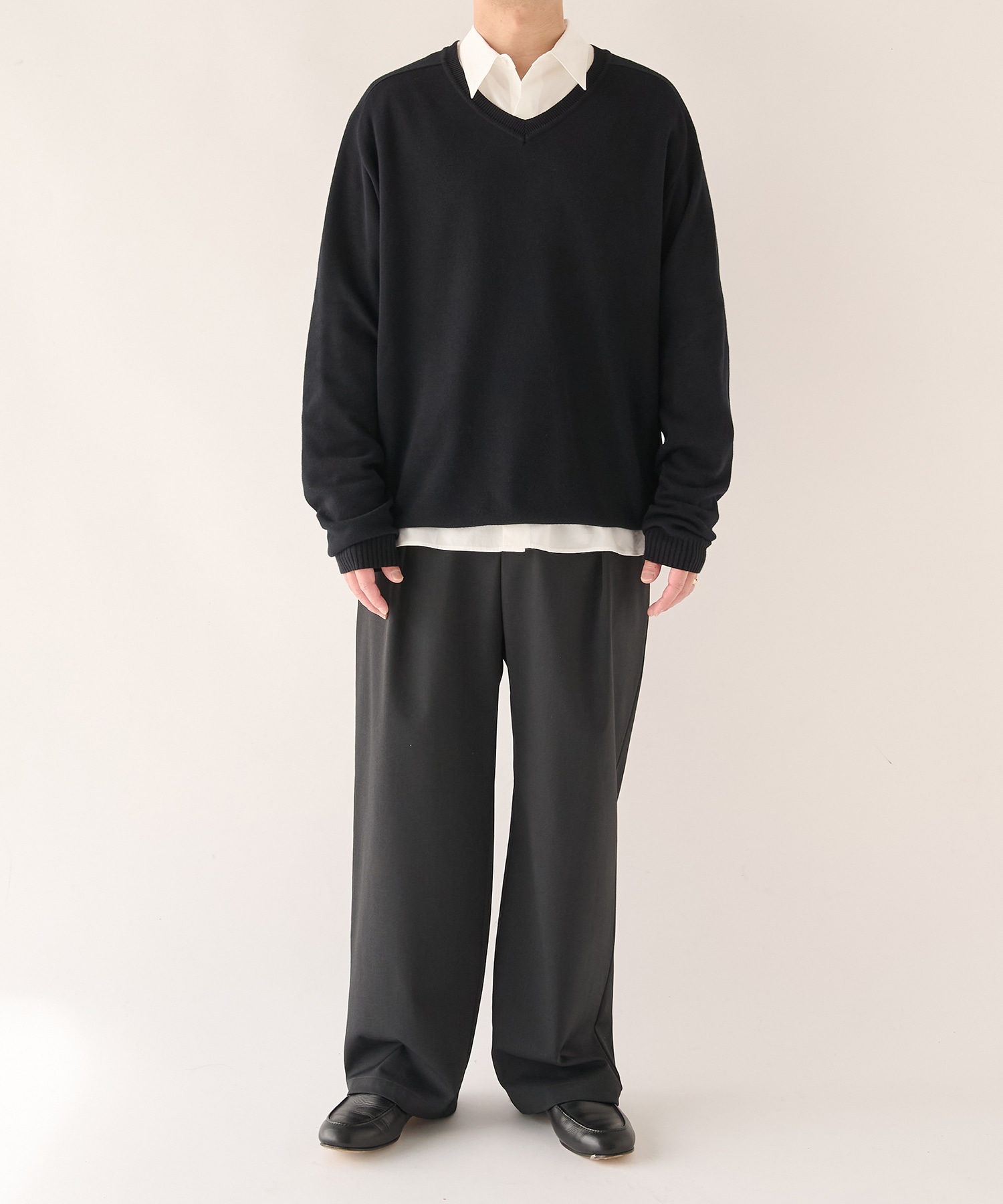 Smooth Silky V neck Knit STUDIOUS