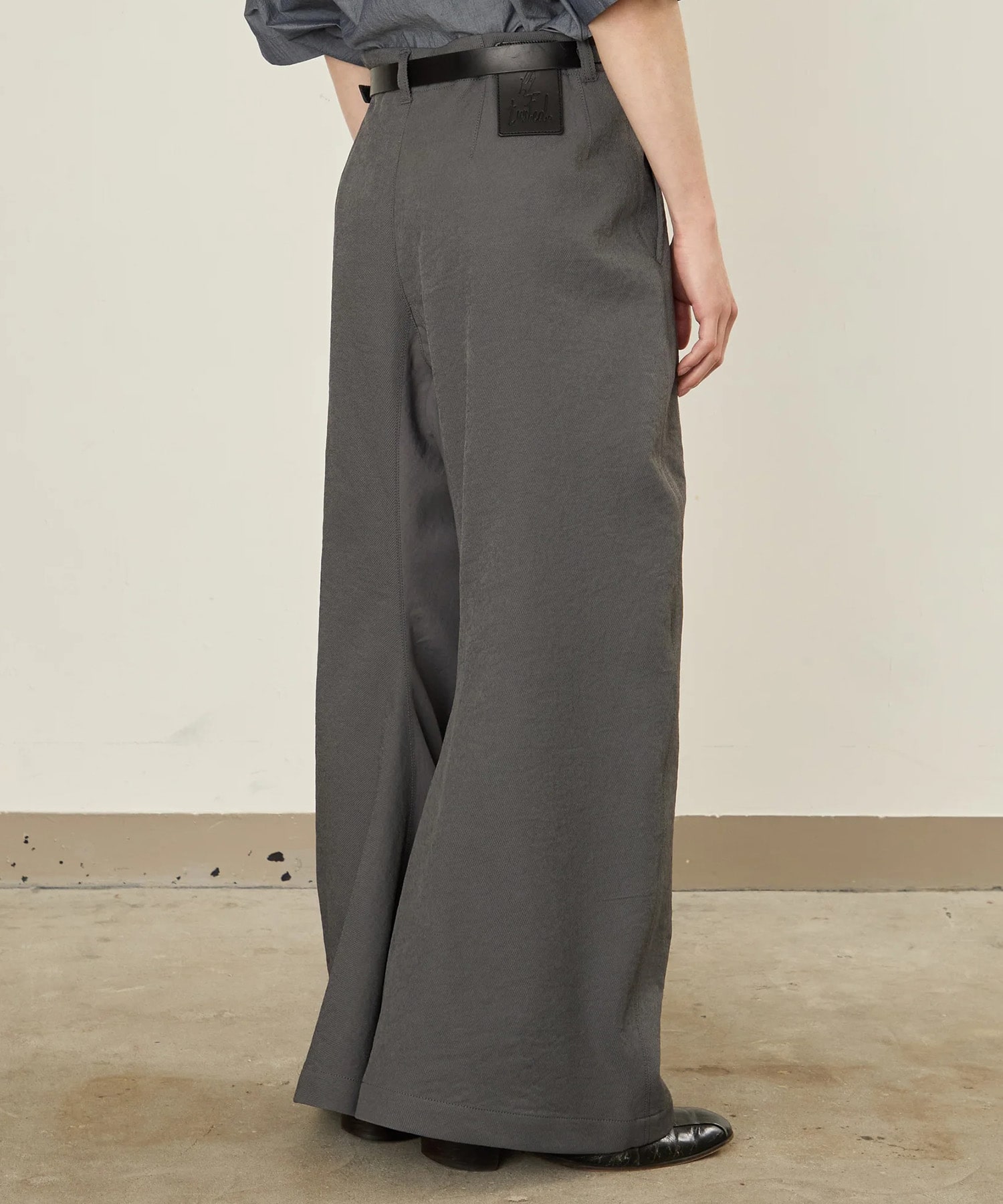 He is twitted  PANTS I'm here