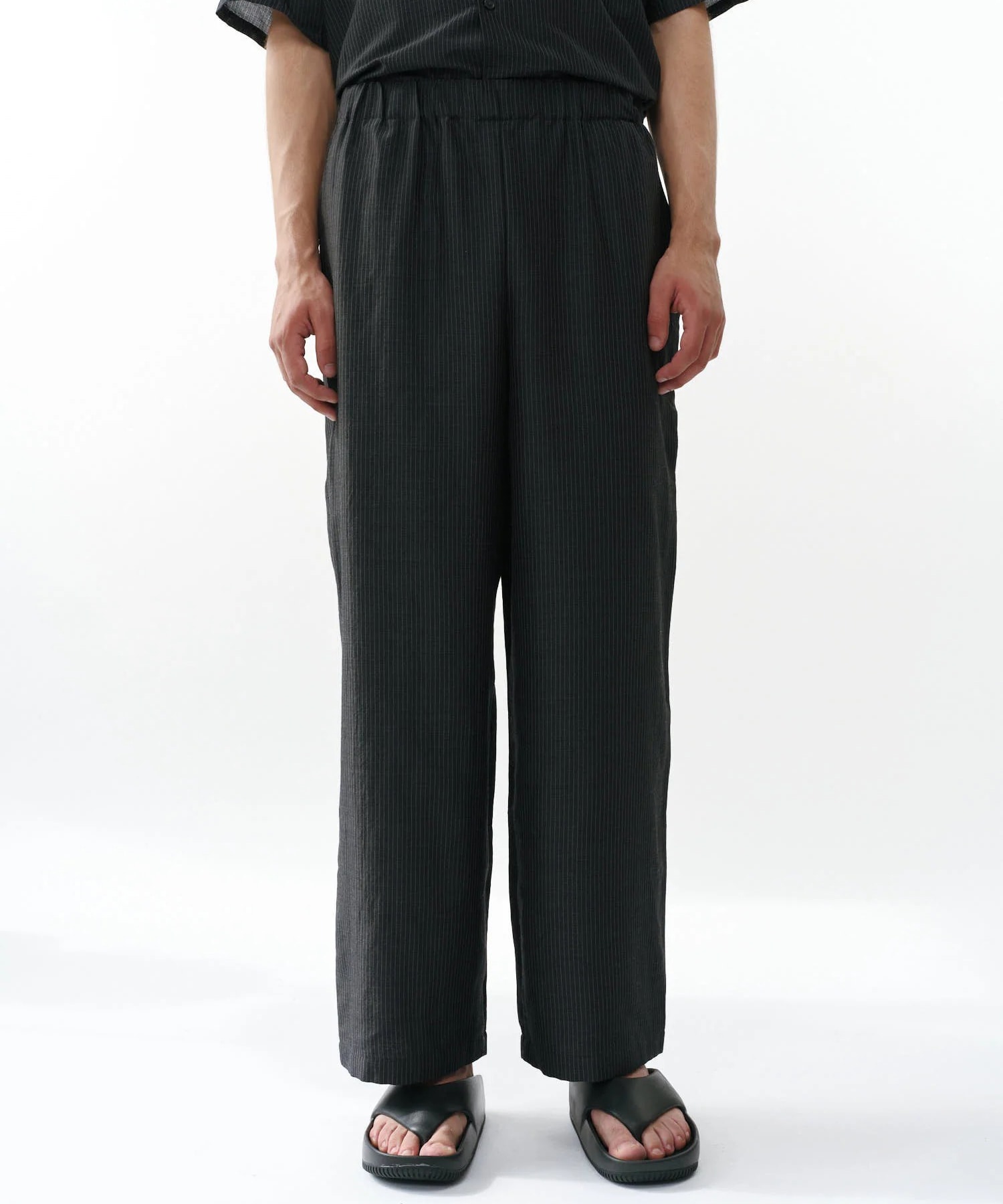 ウールシルクフェザークロス / ワイドシリンダーフィットイージーパンツ 