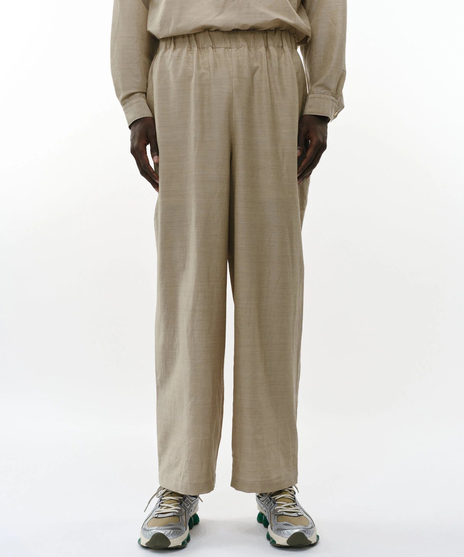 ウールシルクフェザークロス / ワイドシリンダーフィットイージーパンツ 