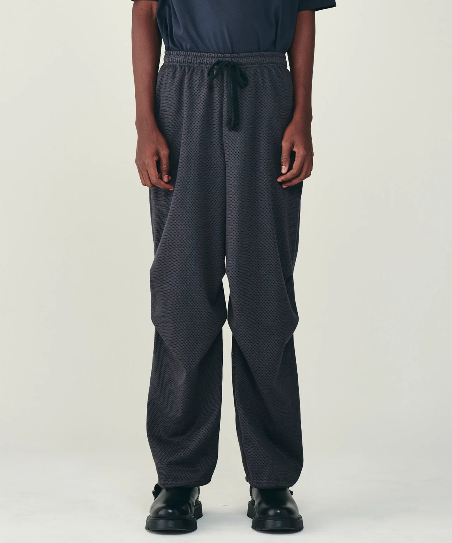 KNEE TUCK PANTS 