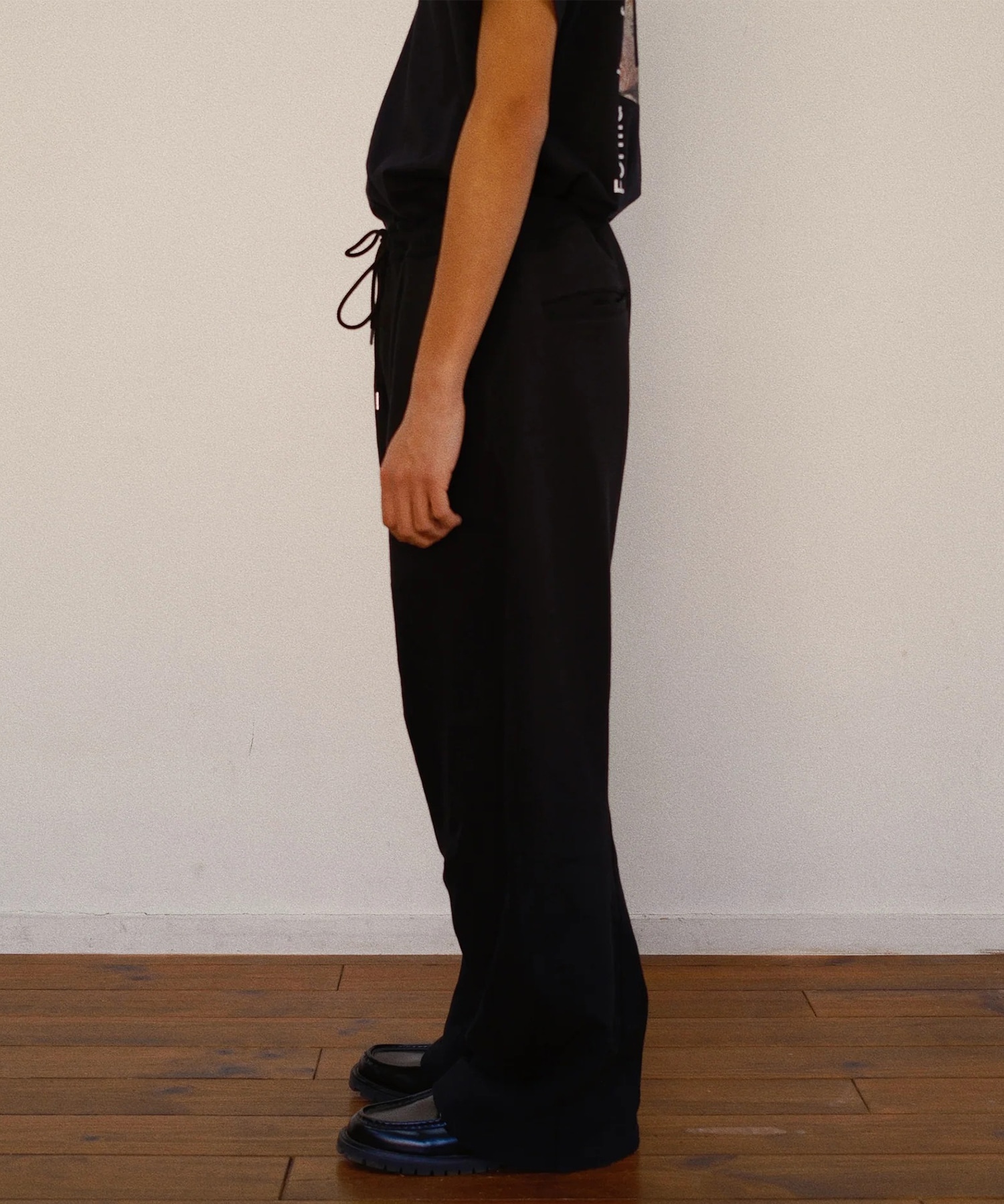 3D Cutting Sweat Pants KHOKI