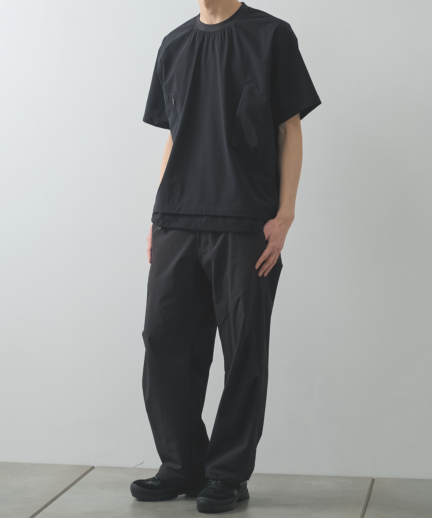 THE DEFORMED S/S PULLOVER WITH UTILITY POCKETS POLIQUANT