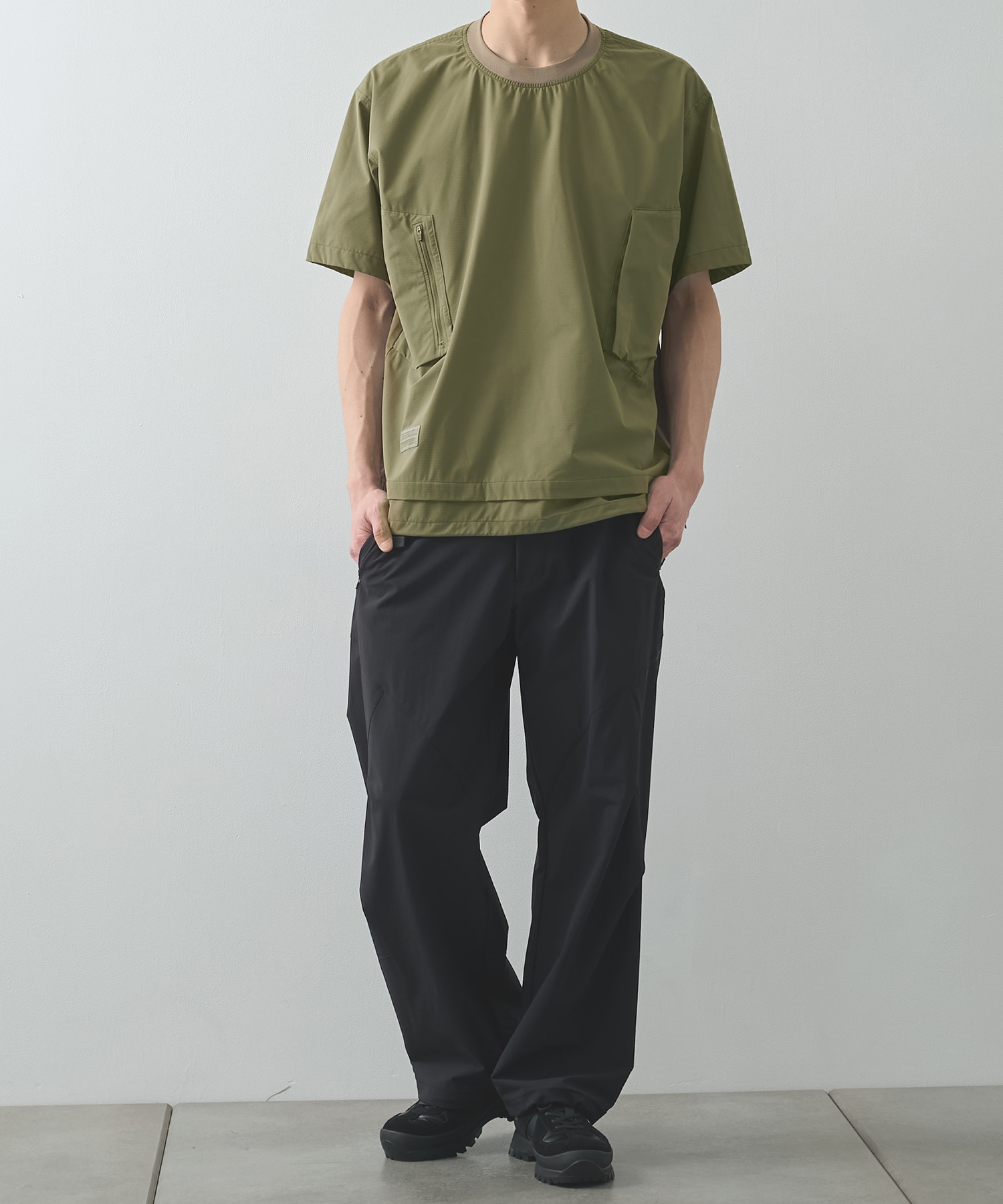 THE DEFORMED S/S PULLOVER WITH UTILITY POCKETS POLIQUANT