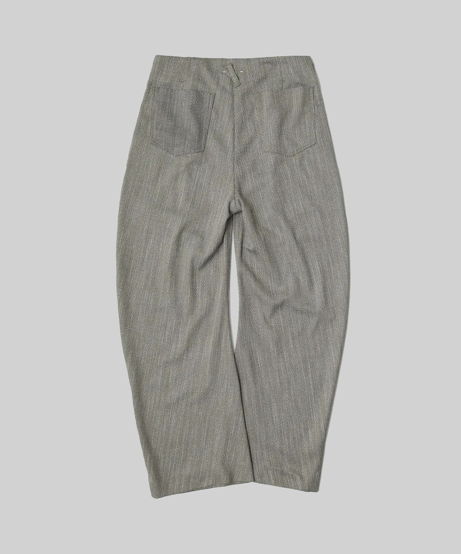 SLIM CURVED FLARE PANTS saby