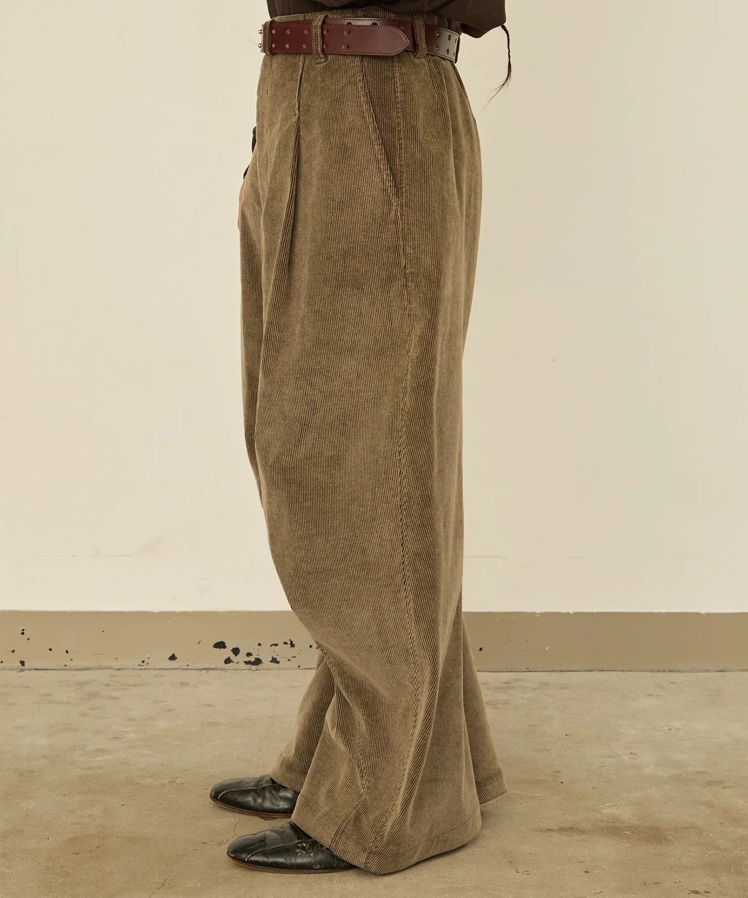 TWIST CORDUROY PANTS I'm here