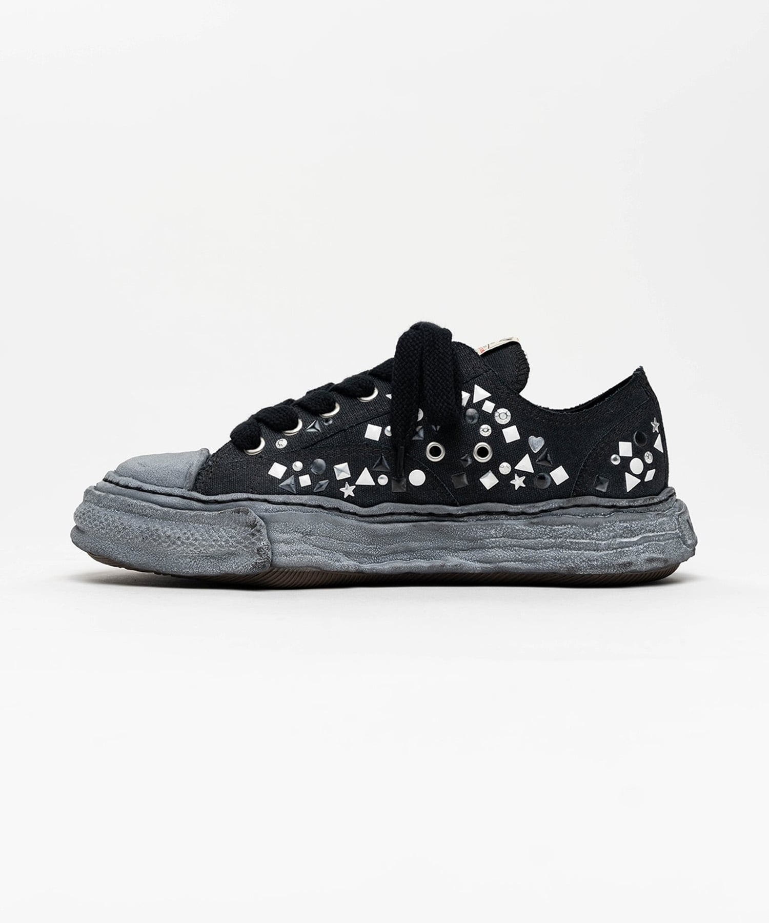 PETERSON23 OG Sole Embellished Canvas Low-top Sneakers Maison MIHARA YASUHIRO