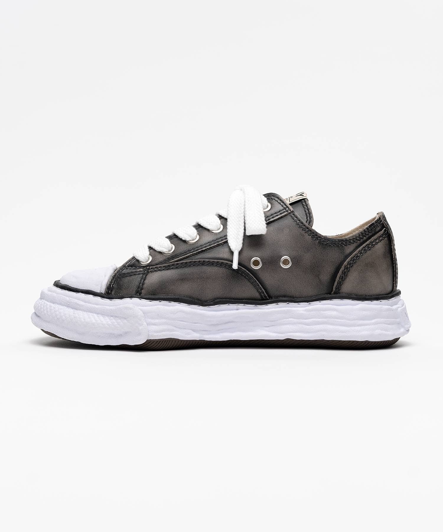 PETERSON23 OG Sole Vintage Leather Effect Low-top Sneakers Maison MIHARA YASUHIRO