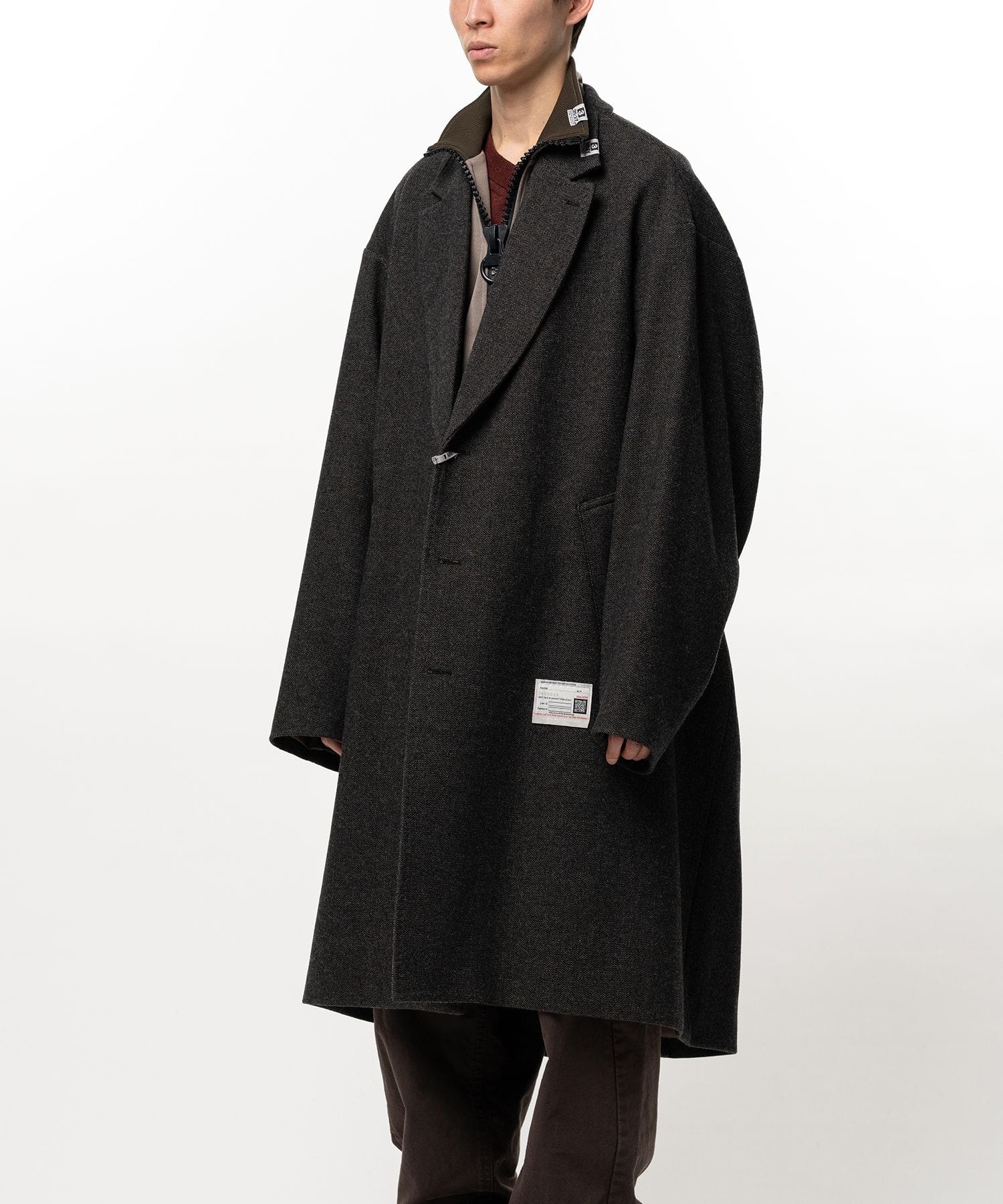 SHIFTED SHOULDER COAT Maison MIHARA YASUHIRO