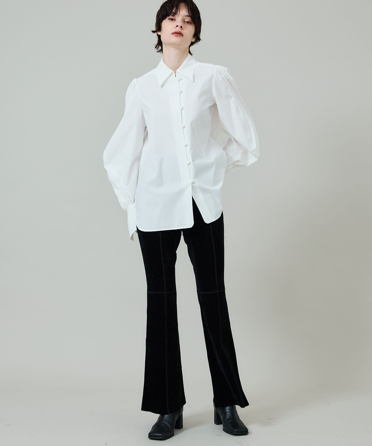 ボタニカルキャンドル バラ かすみ草 Curved Pleated Shirt - white