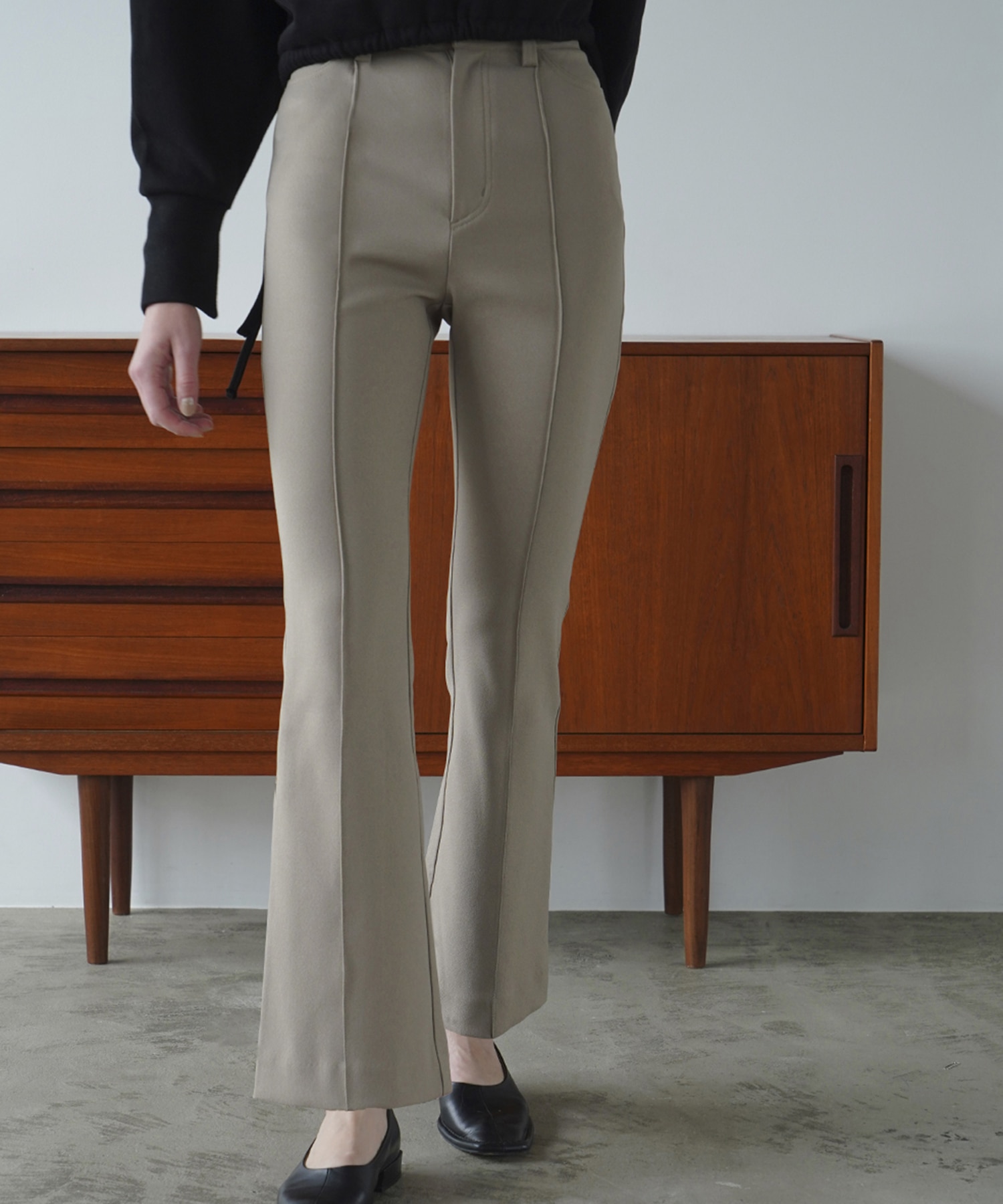 CENTER LINE BOOTS CUT PANTS｜STUDIOUS