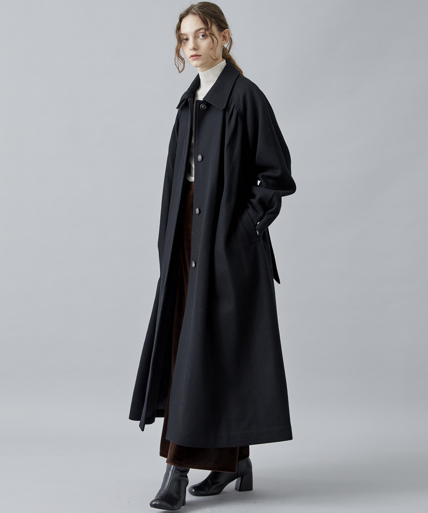 UND FRONT GATHER OPEN SLEEVE COAT｜STUDIOUS